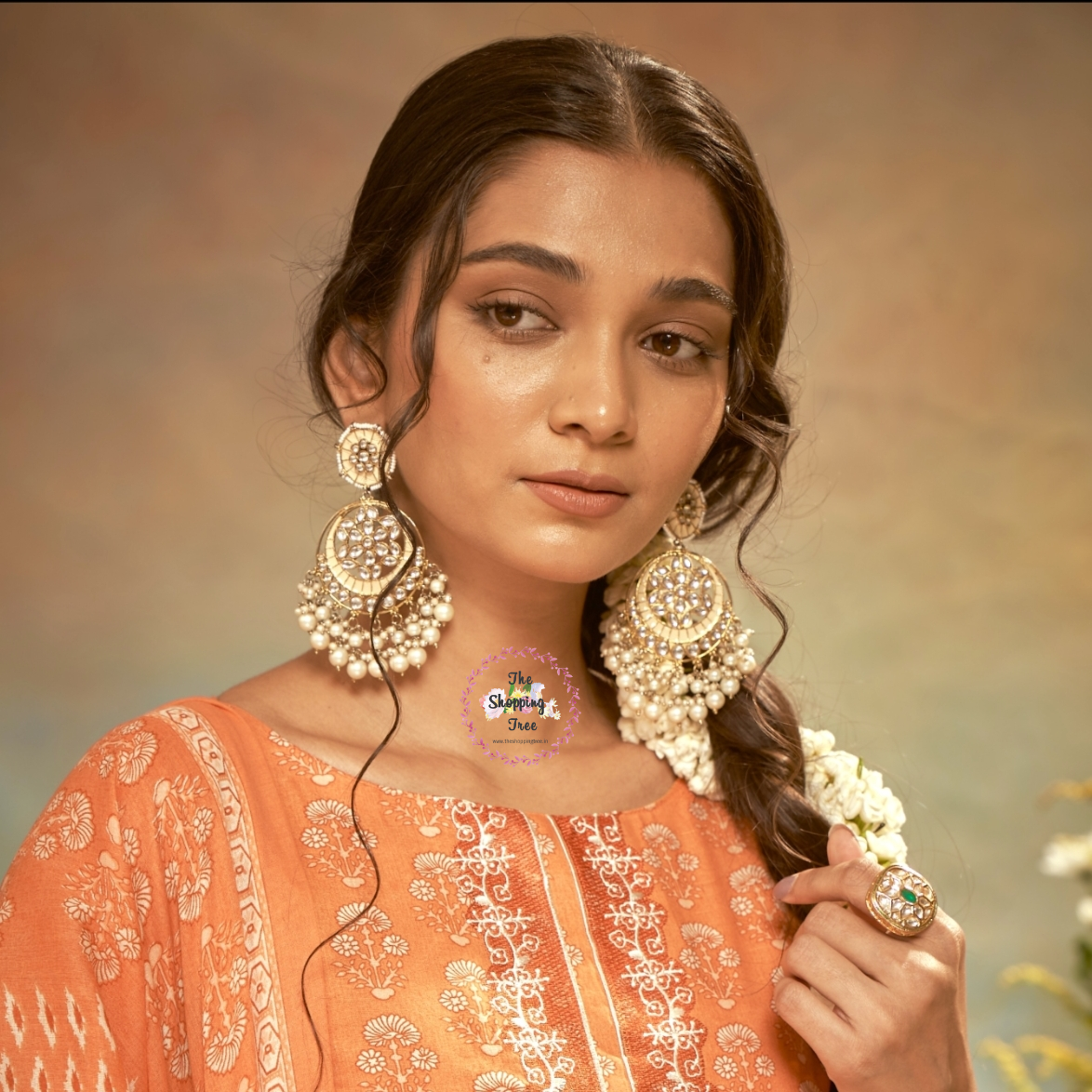 Siya Chandbali Earrings - Golden