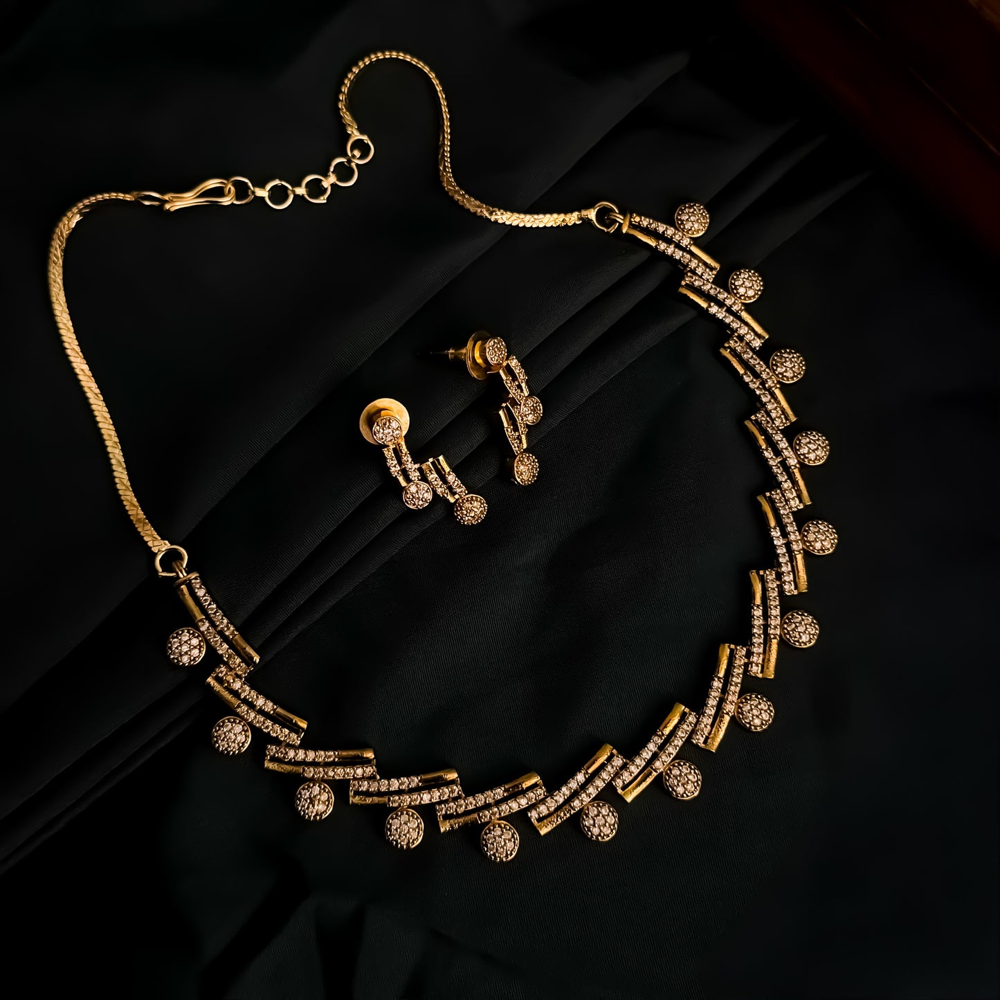Dhiman Minimal AD Necklace Set