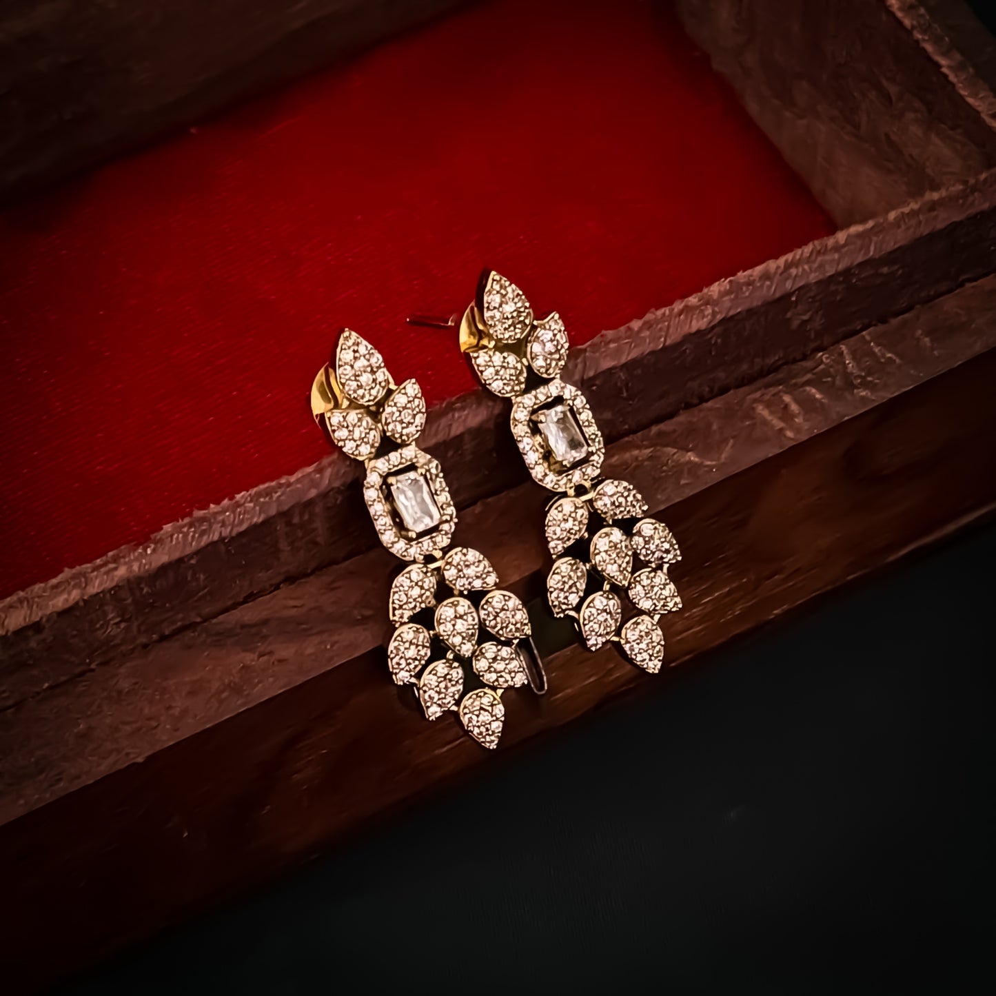 Vivanta American Diamond Necklace Set - Golden