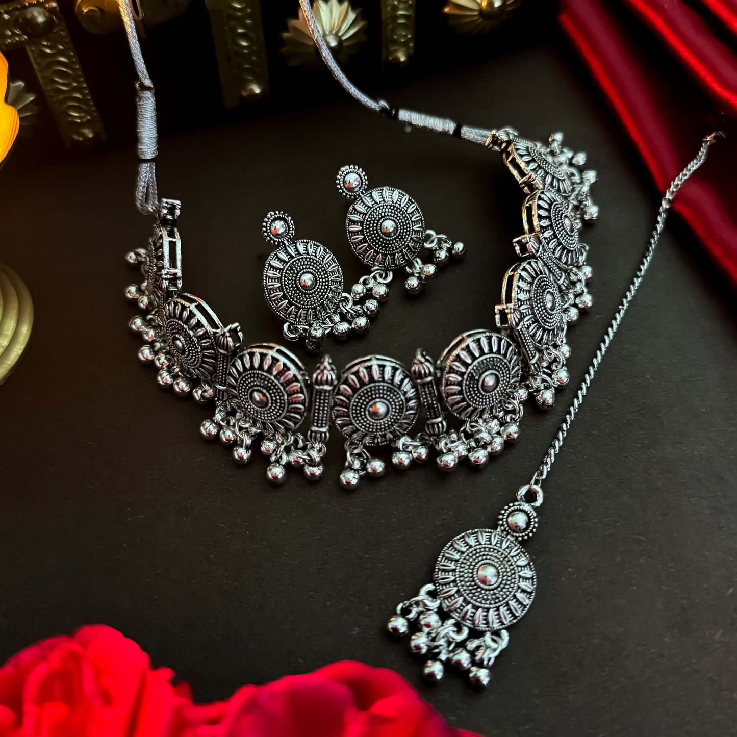 Mrunal Choker Necklace Set with teeka