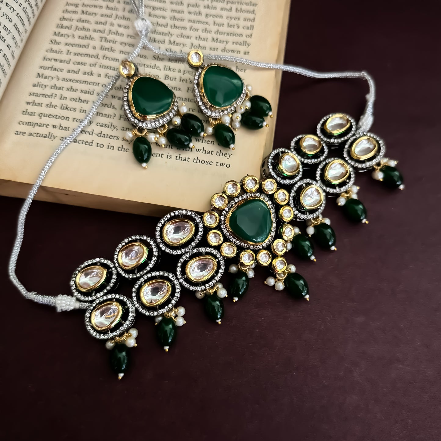 Devyani Kundan Necklce Set-Green