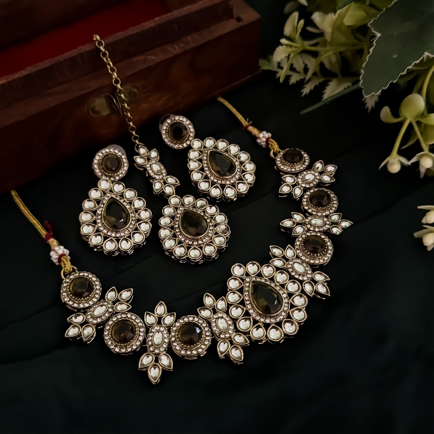 Israt Kundan Necklace Set - Mehendi Green