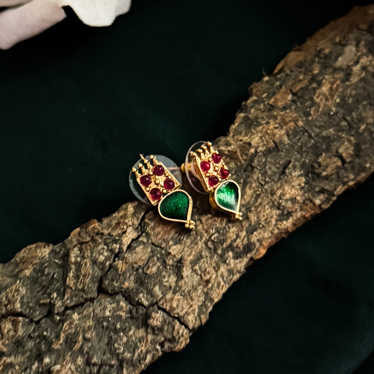 Vrikshika Leaf Motif Necklace Set