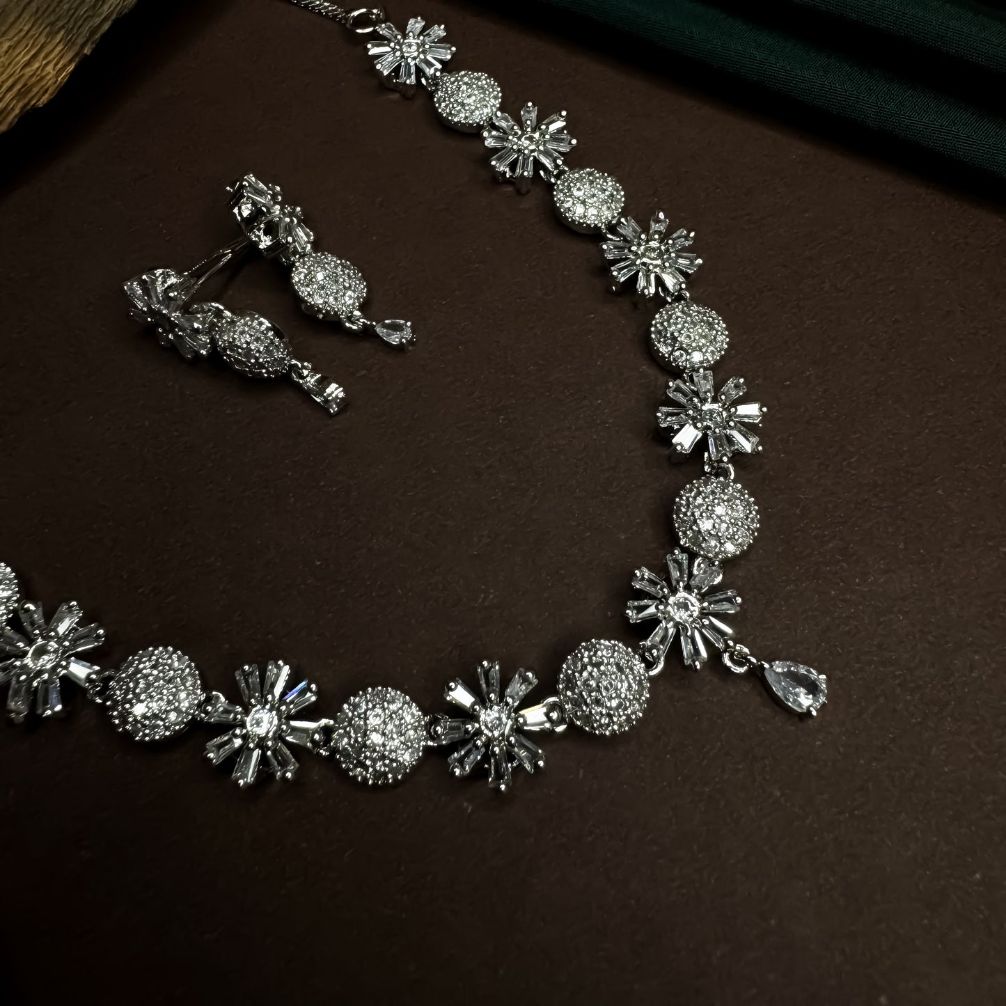 Benett AD Necklace Set