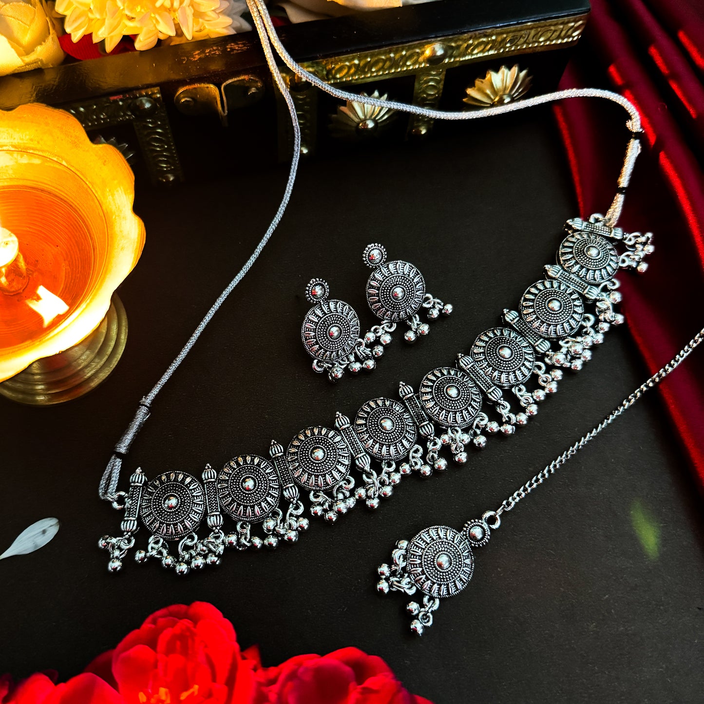 Mrunal Choker Necklace Set with teeka
