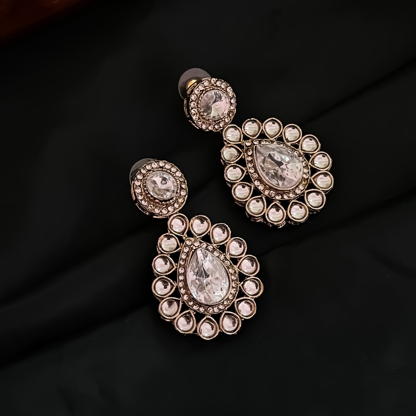 Israt Kundan Necklace Set - Golden