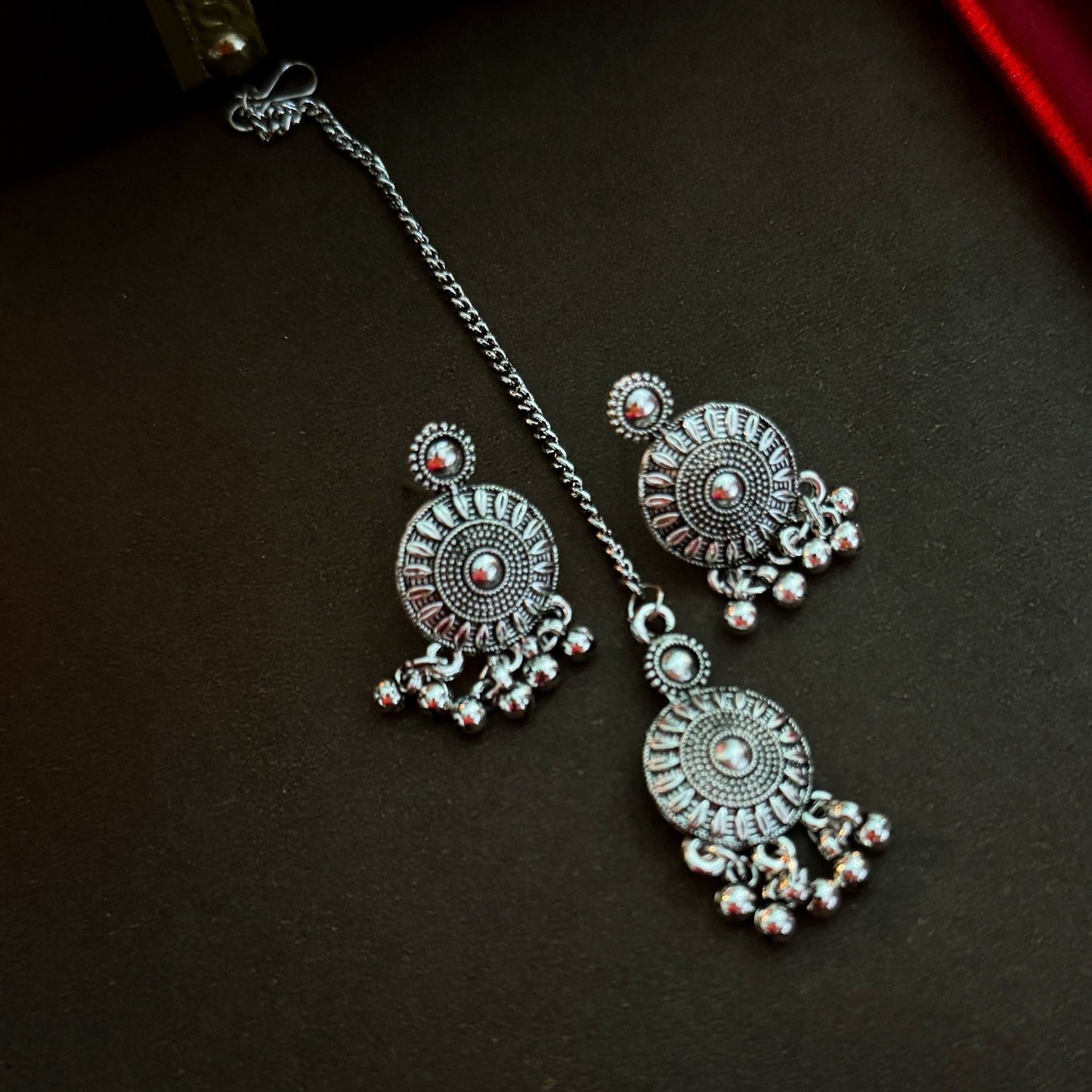 Mrunal Choker Necklace Set with teeka