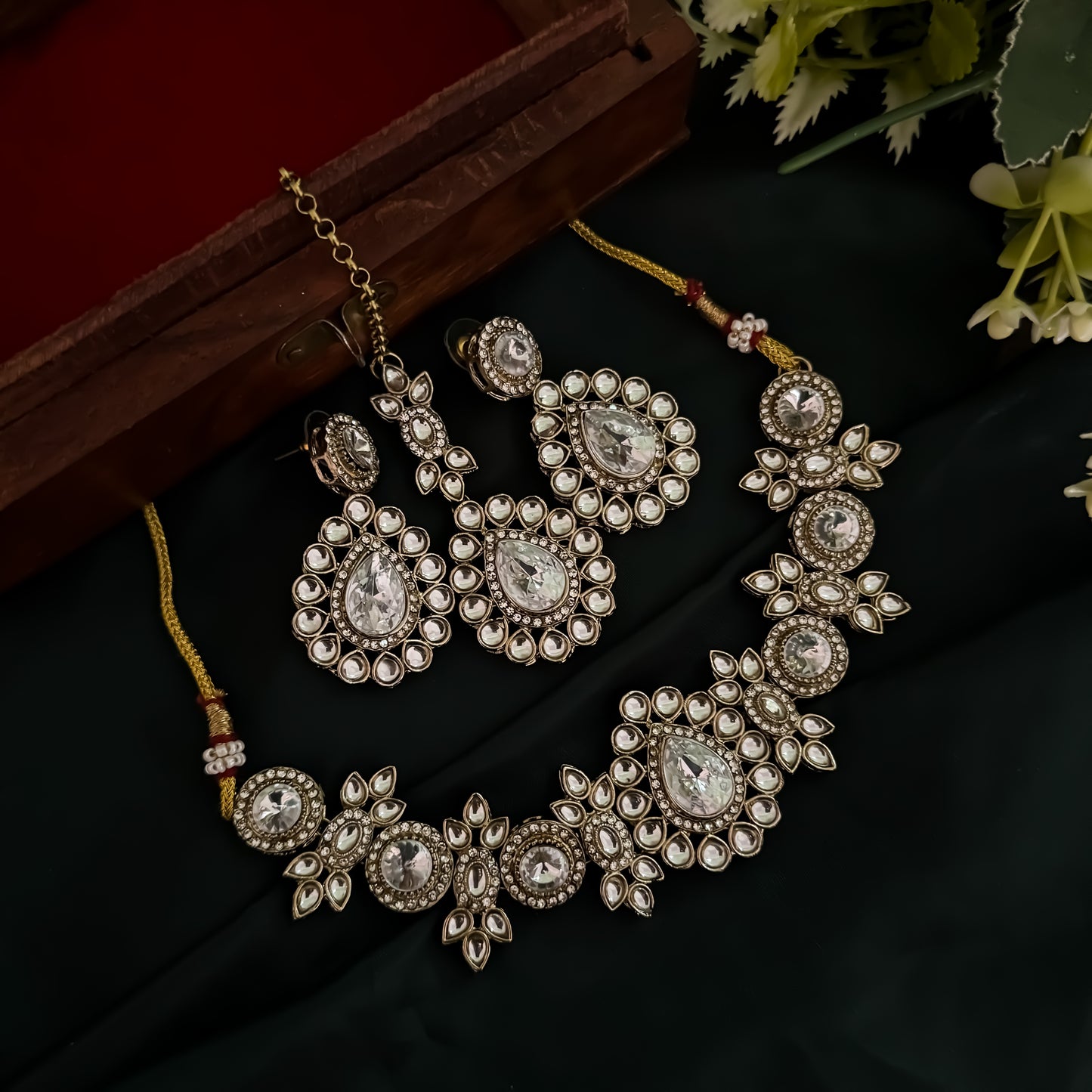 Israt Kundan Necklace Set - Golden