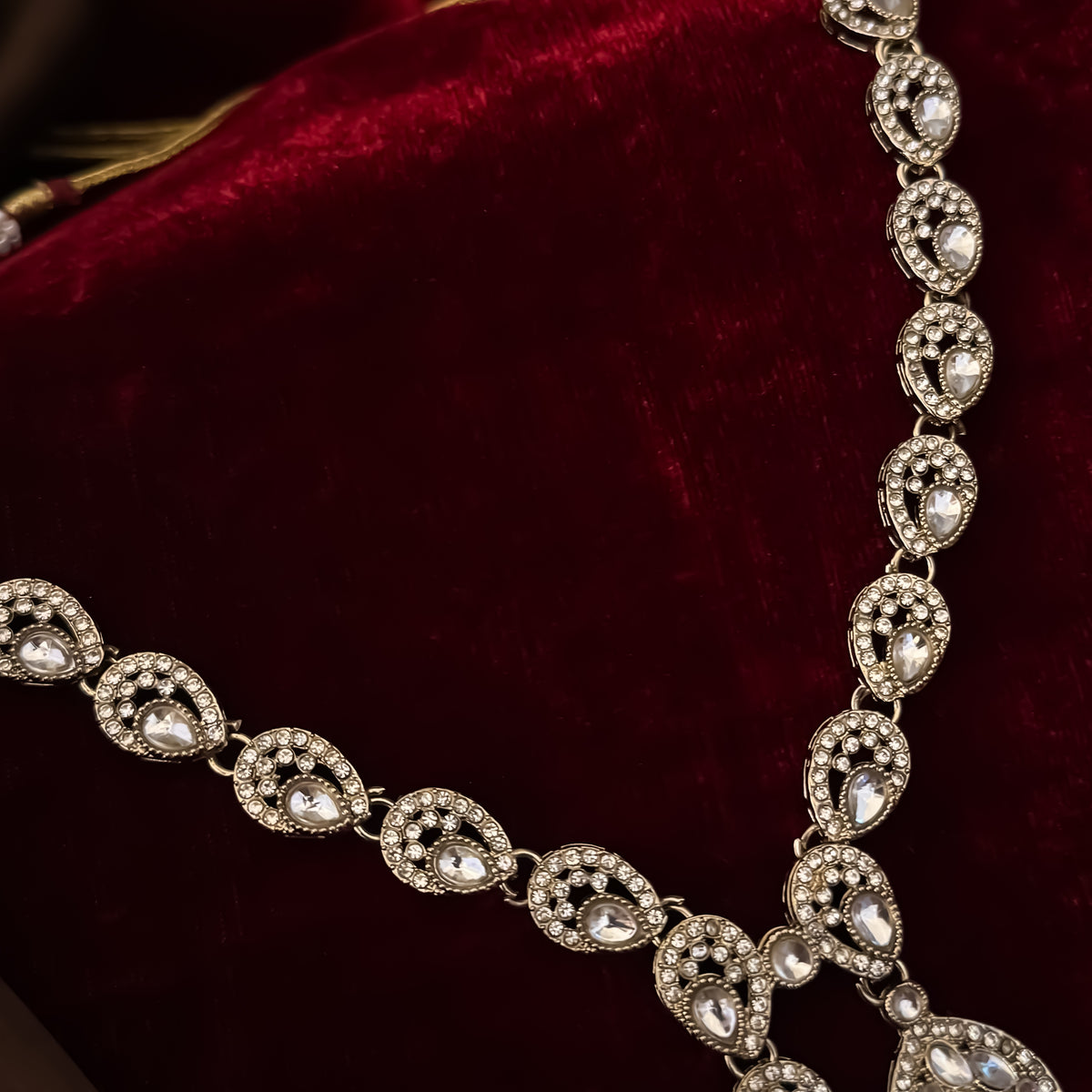 Golden Dhrishya Kundan Necklace Set