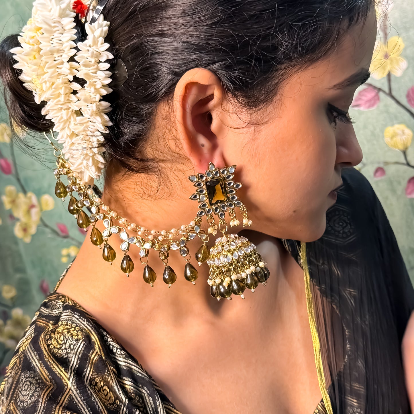 Manavi Mirror Jhumka with Teeka & Sahara- Mehendi Green