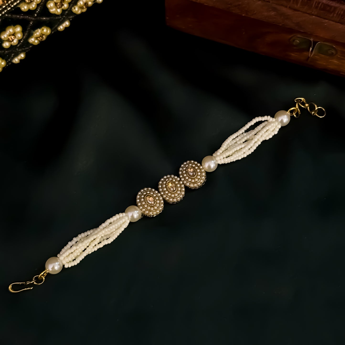 Teresa Jadau Kundan Bracelet - Golden