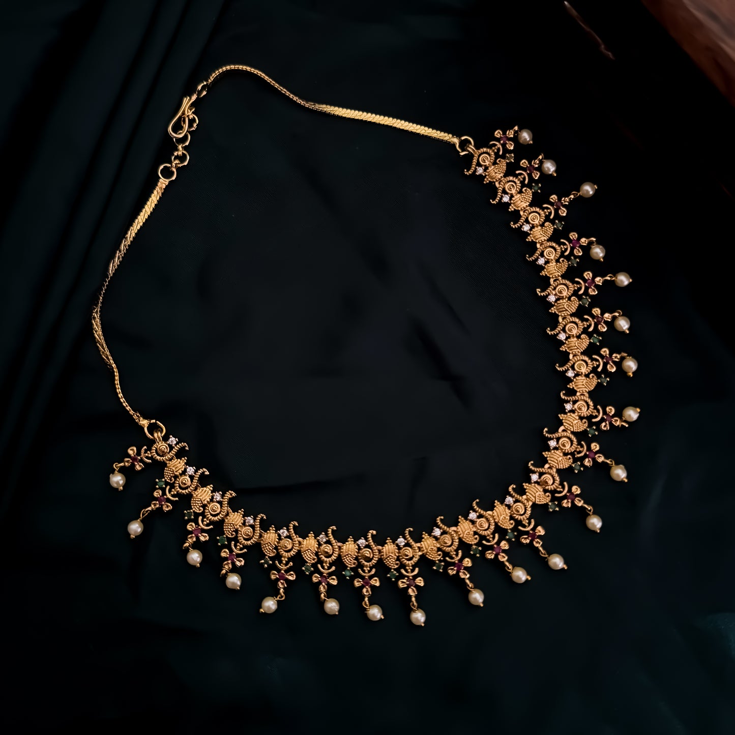 Aahna Minimal AD Necklace Set