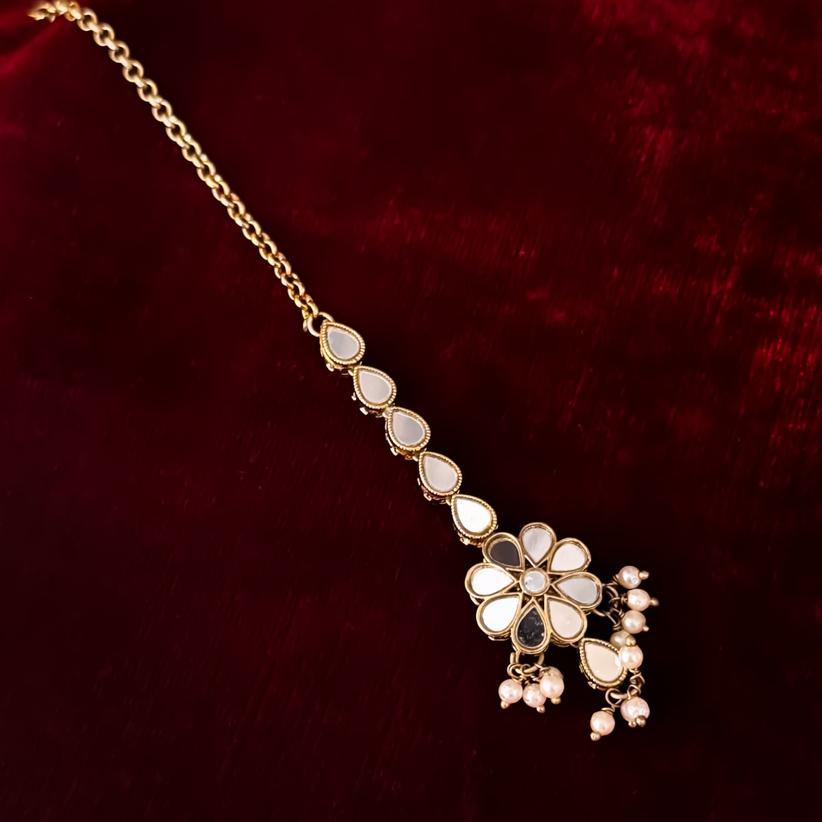 Golden Deeksha Mirror Sleek Necklace Set