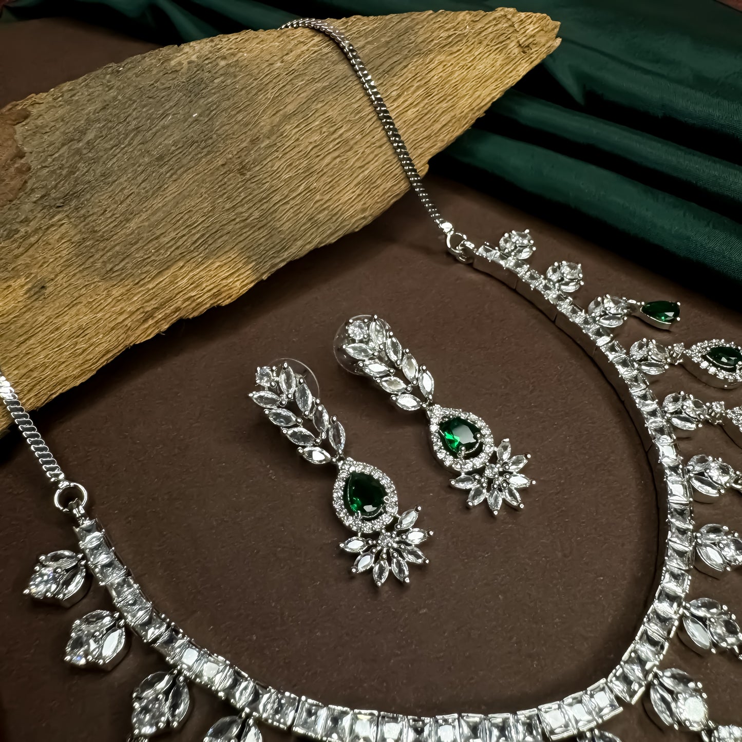 Nilofer AD Necklace Set - Emerald Green