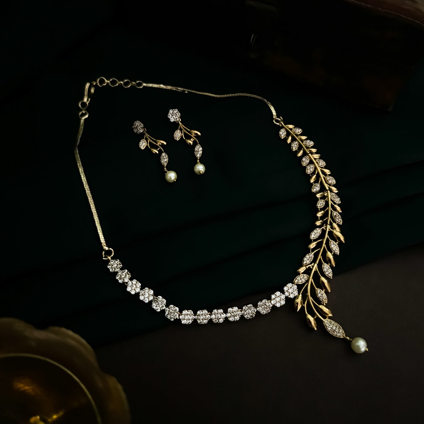 Pretty Petals Minimal AD Necklace Set