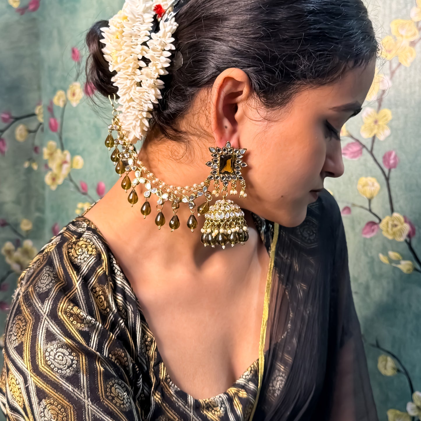 Manavi Mirror Jhumka with Teeka & Sahara- Mehendi Green