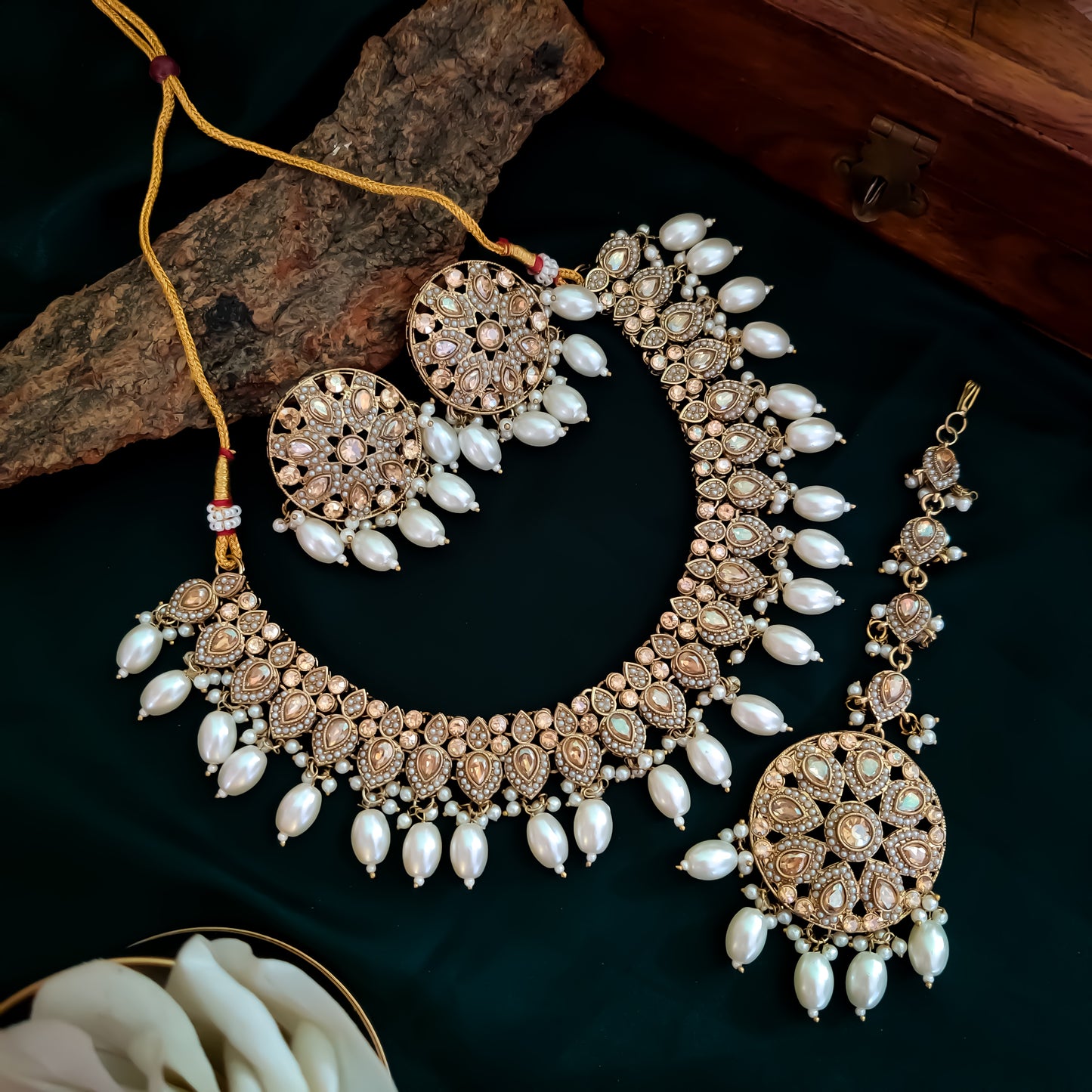 Saisha Royal Jadau Necklace Set - Golden