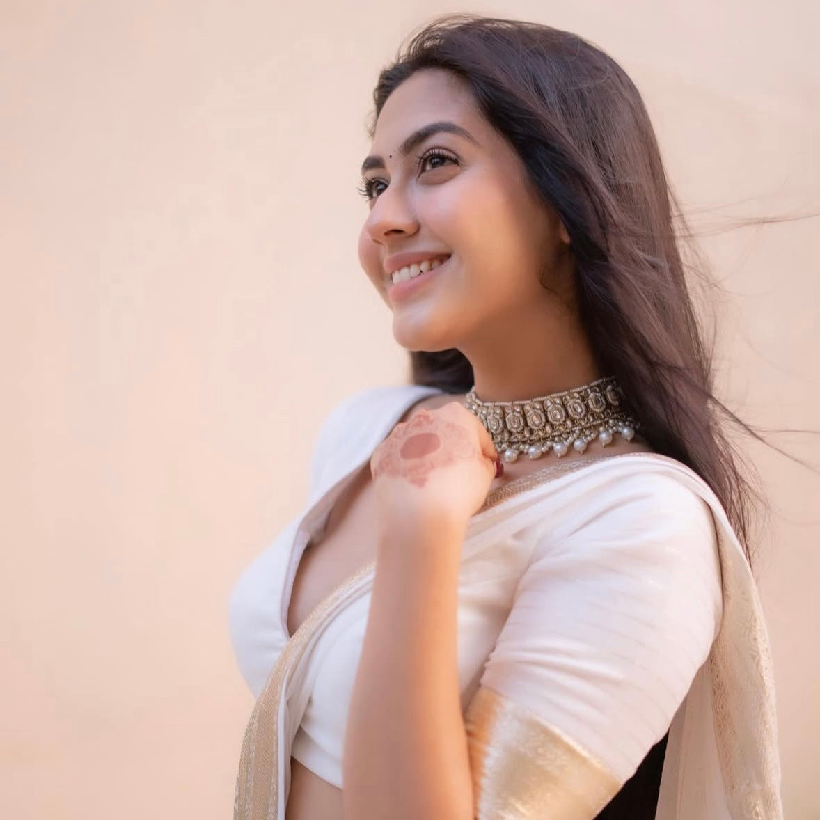 Debina Kundan Necklace Set - Golden