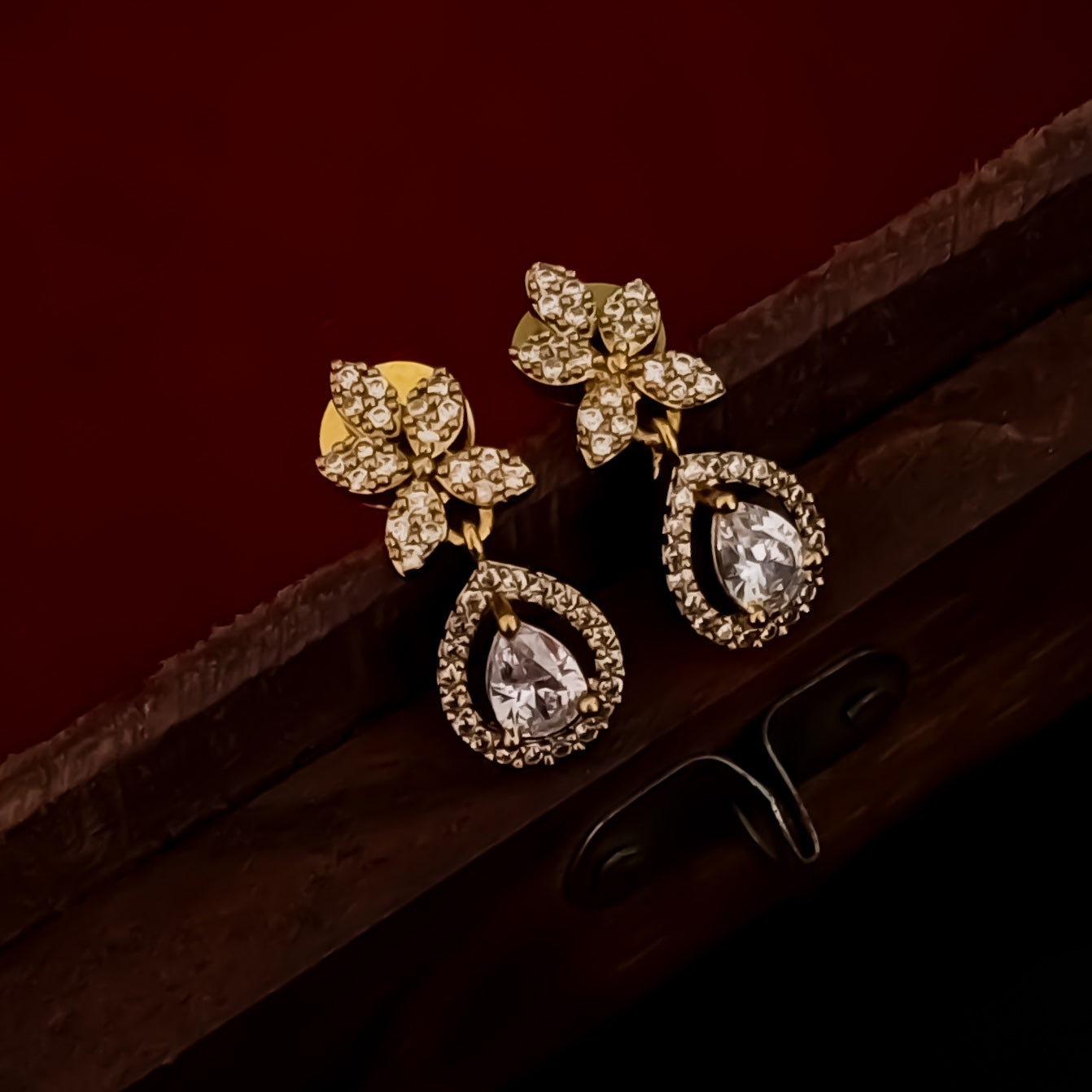 Vaishnavi American Diamond Necklace Set - Golden