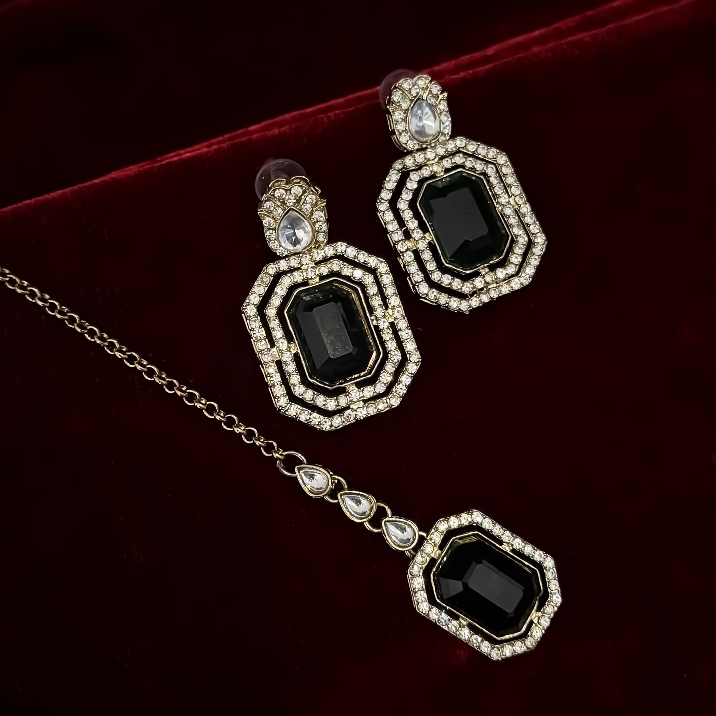 Vivan Victorian Pearl Choker Necklace Set - Green