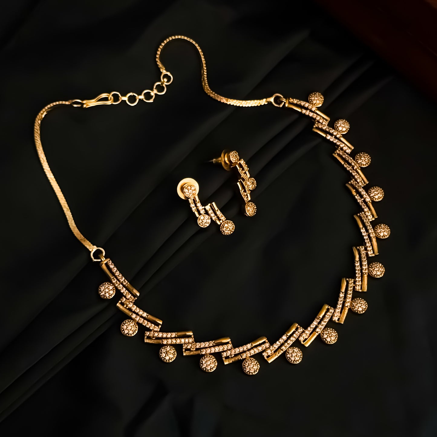 Dhiman Minimal AD Necklace Set