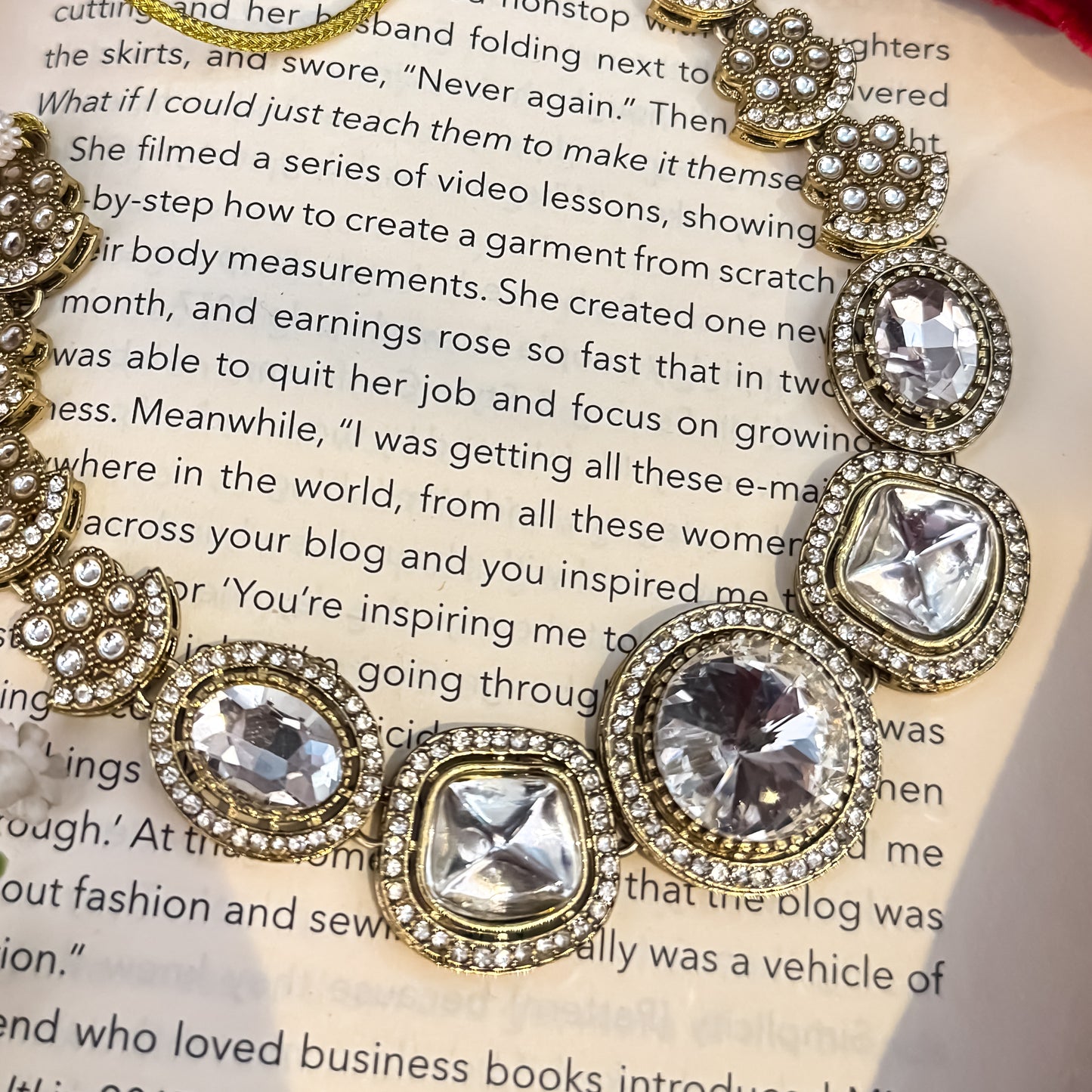 Naira AD Polki Look Alike Necklace Set - Golden