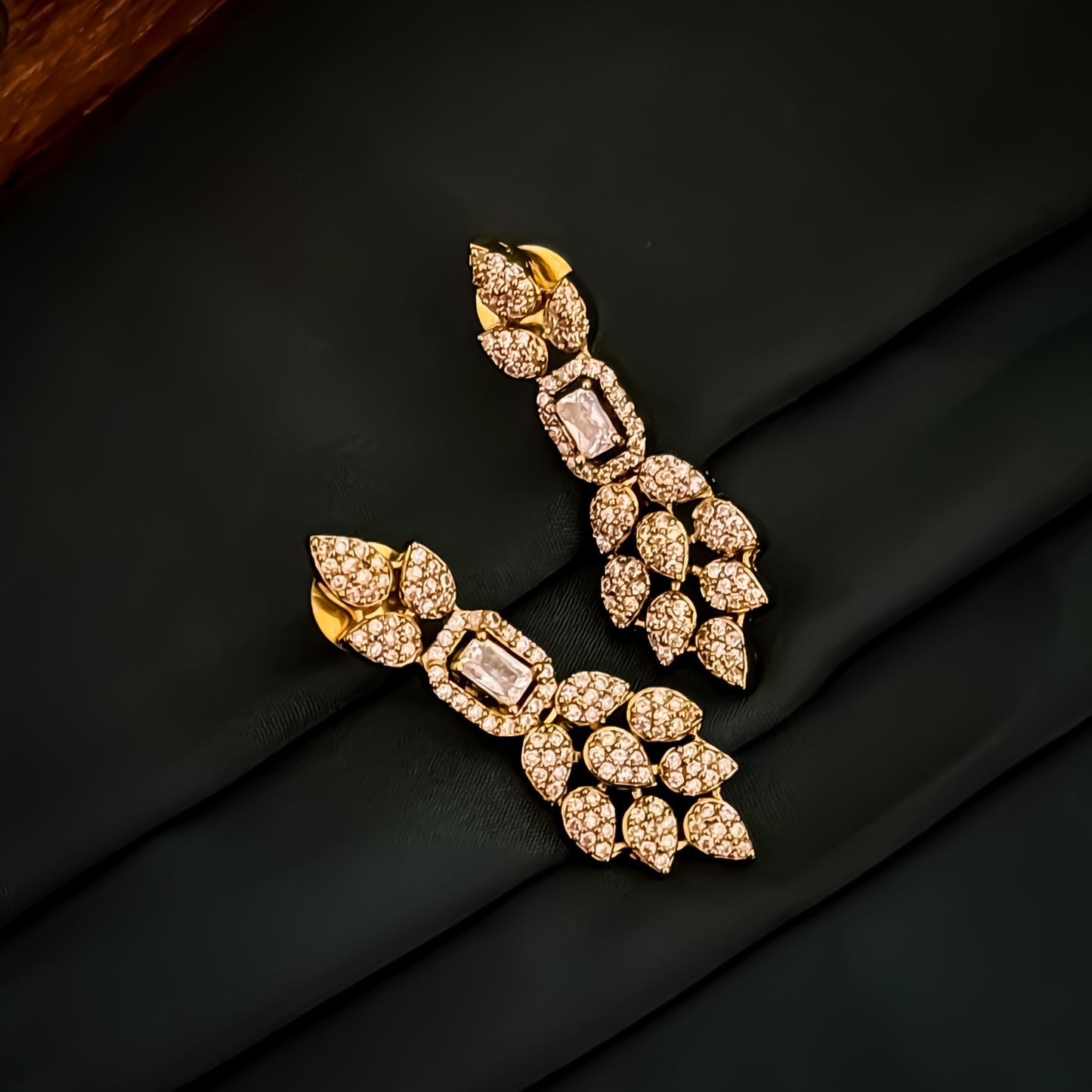Vivanta American Diamond Necklace Set - Golden