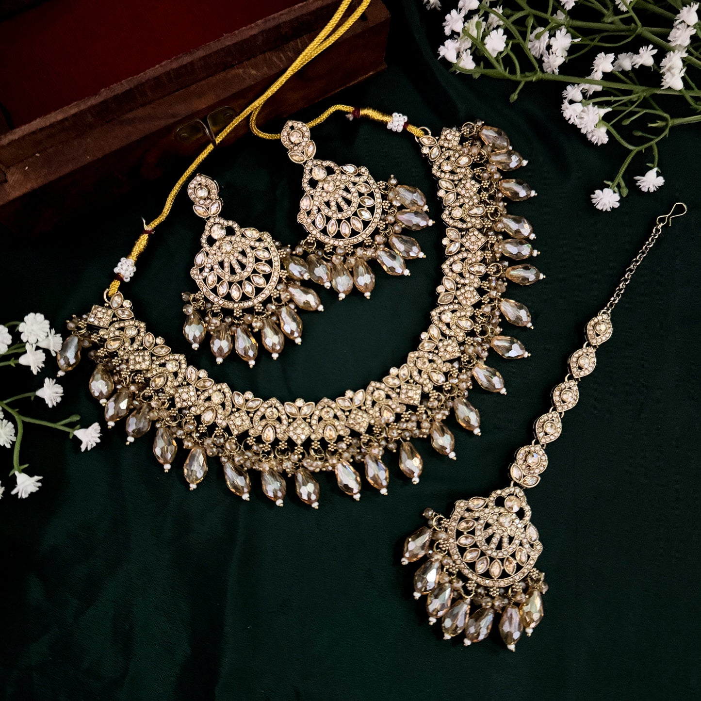 Kunja Jadau Necklace Set - Golden