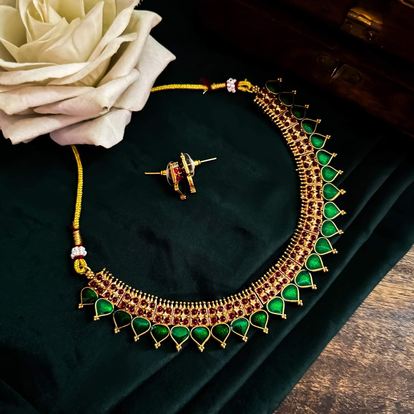 Vrikshika Leaf Motif Necklace Set