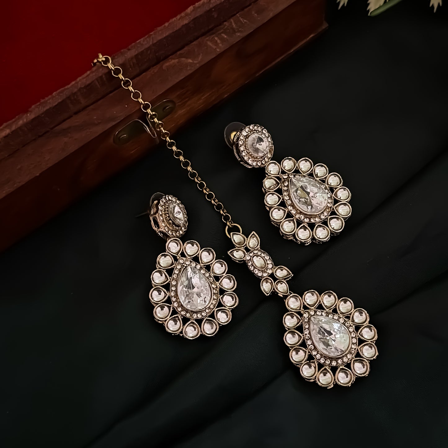 Israt Kundan Necklace Set - Golden