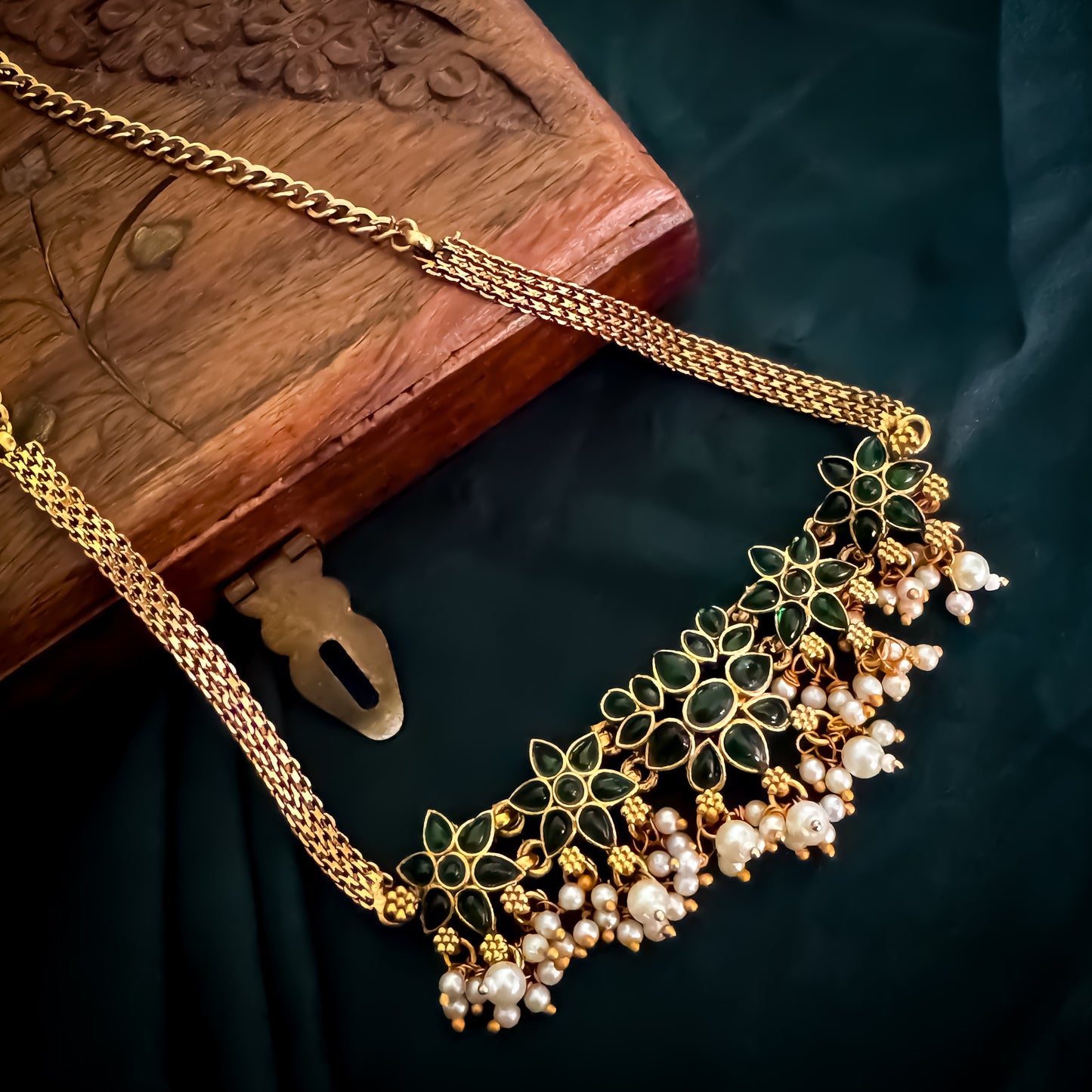 Kalyani Choker Necklace Set