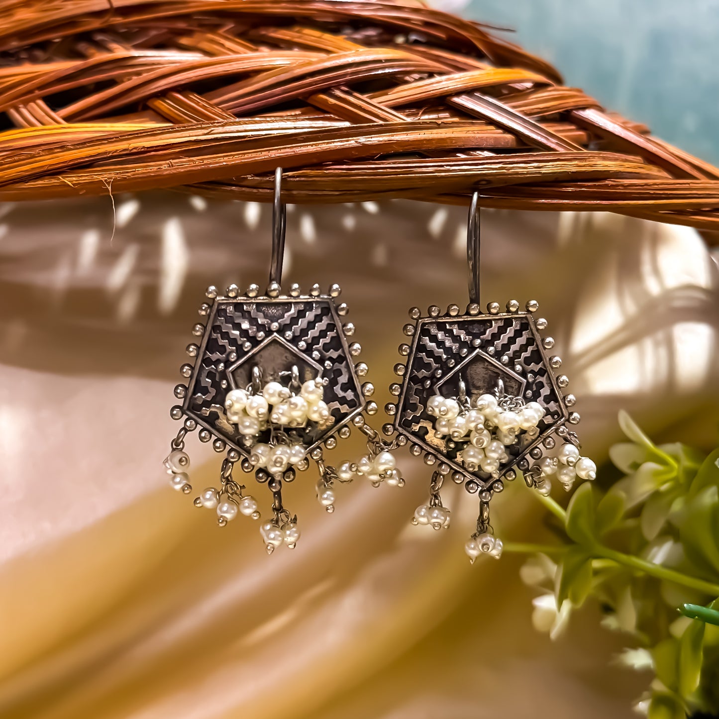 Geetika Pearl SLA Brass Earring