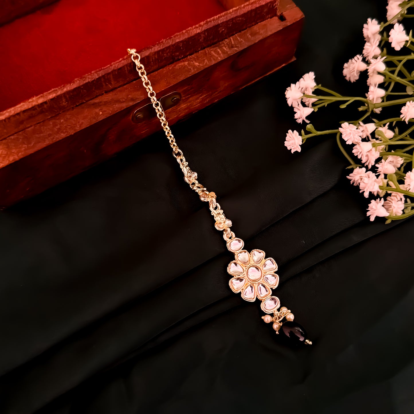 Antara Dabi Kundan Neckalce set - Black
