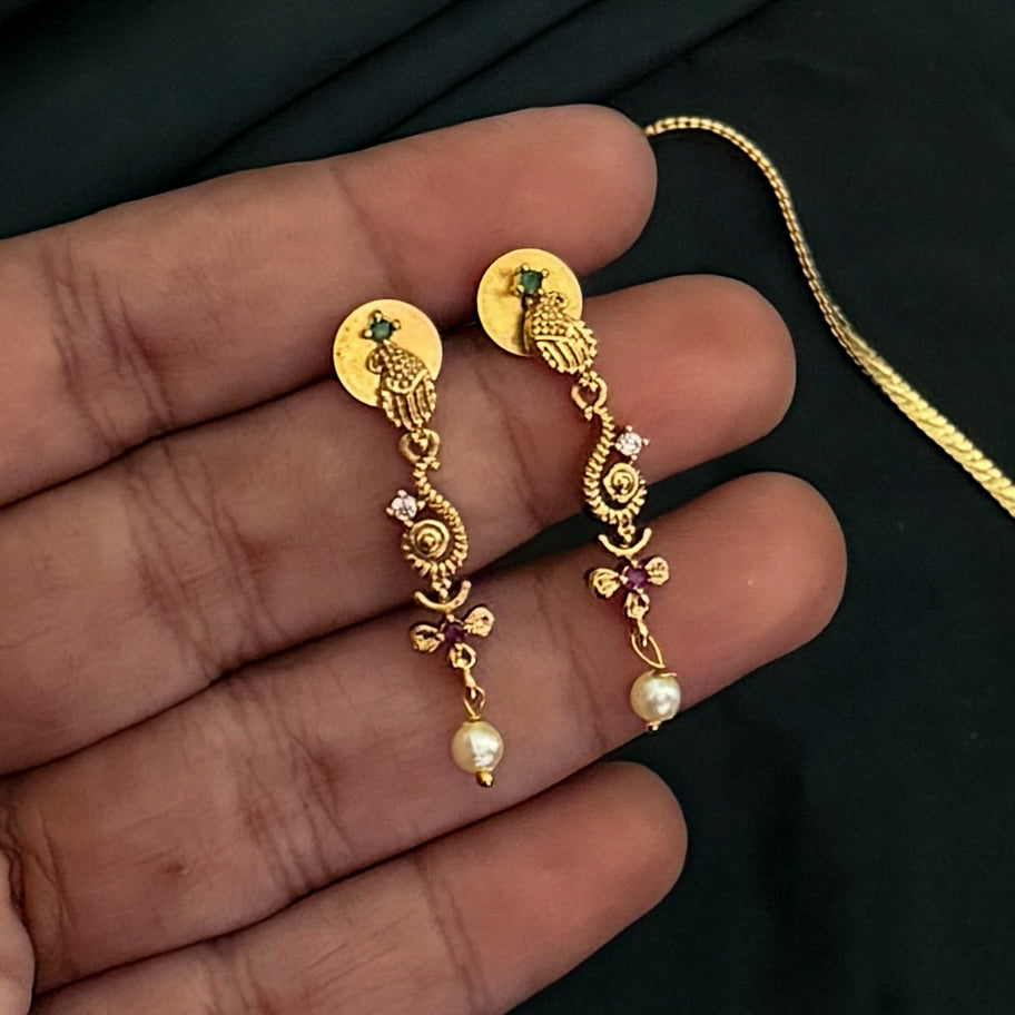 Aahna Minimal AD Necklace Set