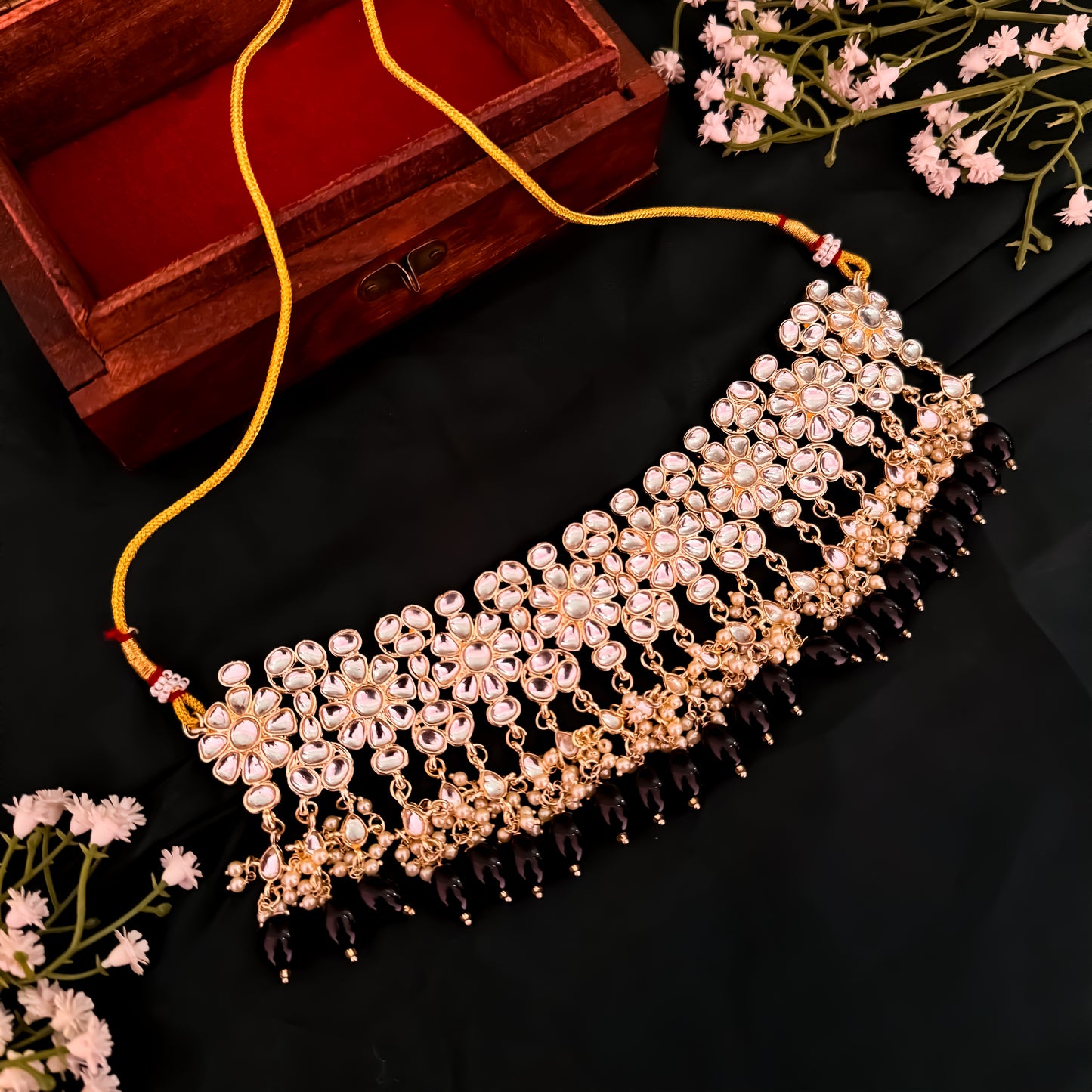 Antara Dabi Kundan Neckalce set - Black