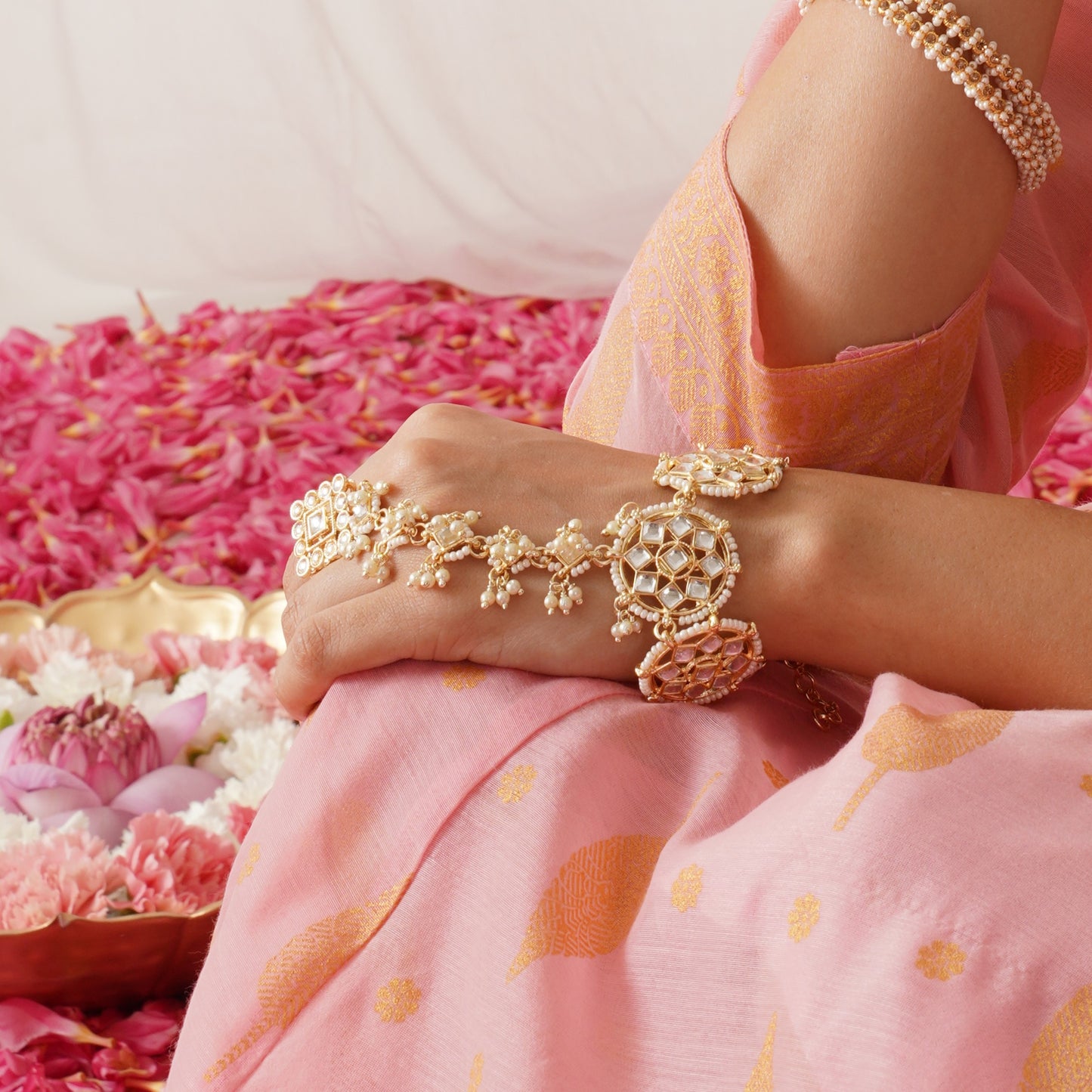 Sheena Dabi Kundan Haathphool ( Suitable for size upto 2.8)