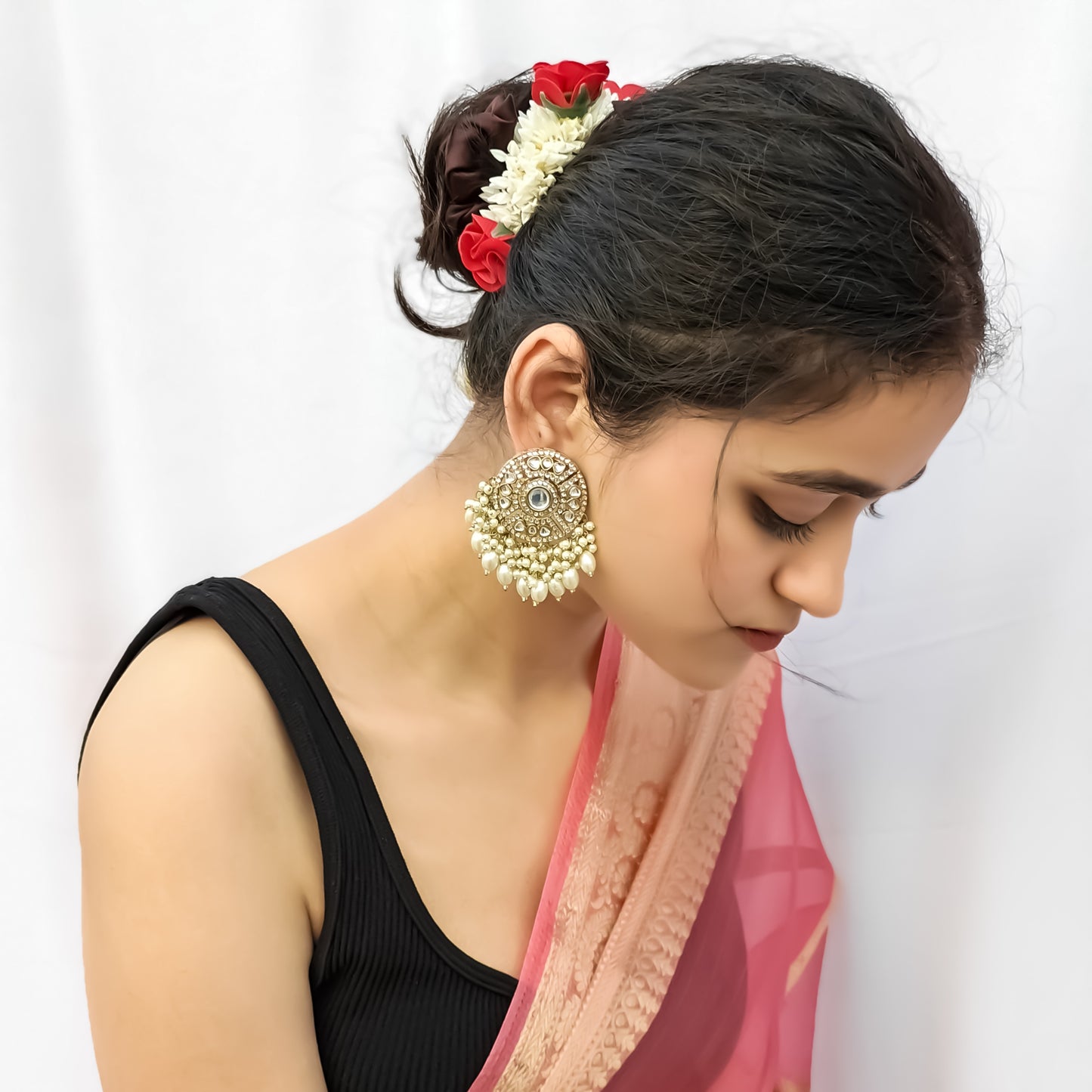 Jiya Dabi Kundan Earrings- Golden