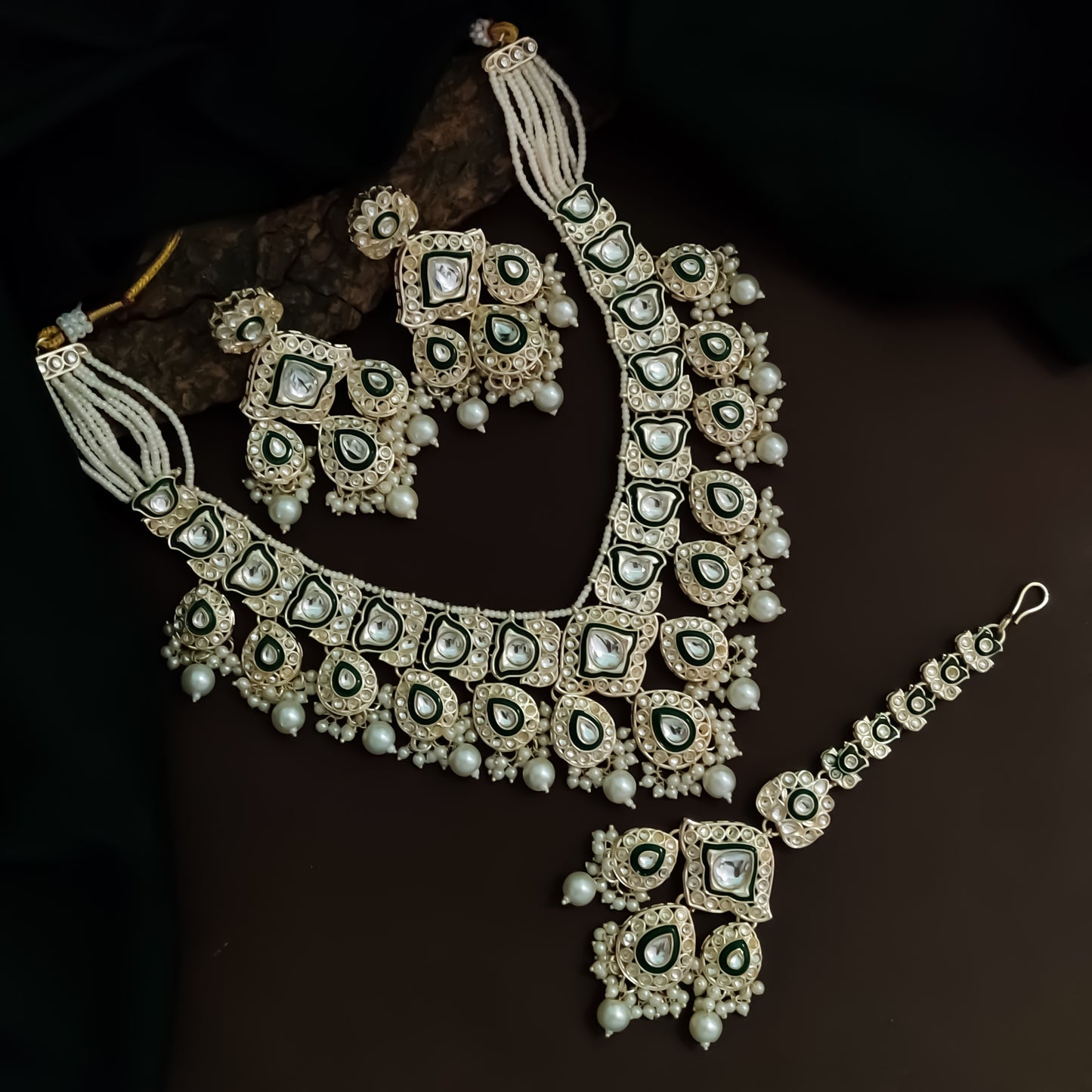 Niharika Kundan Necklace Set - Golden
