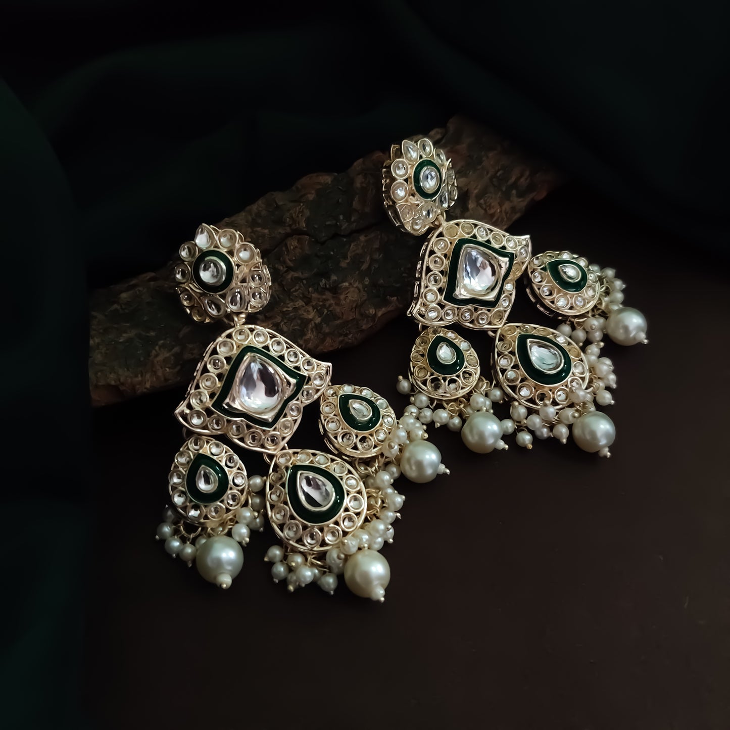 Niharika Kundan Necklace Set - Golden