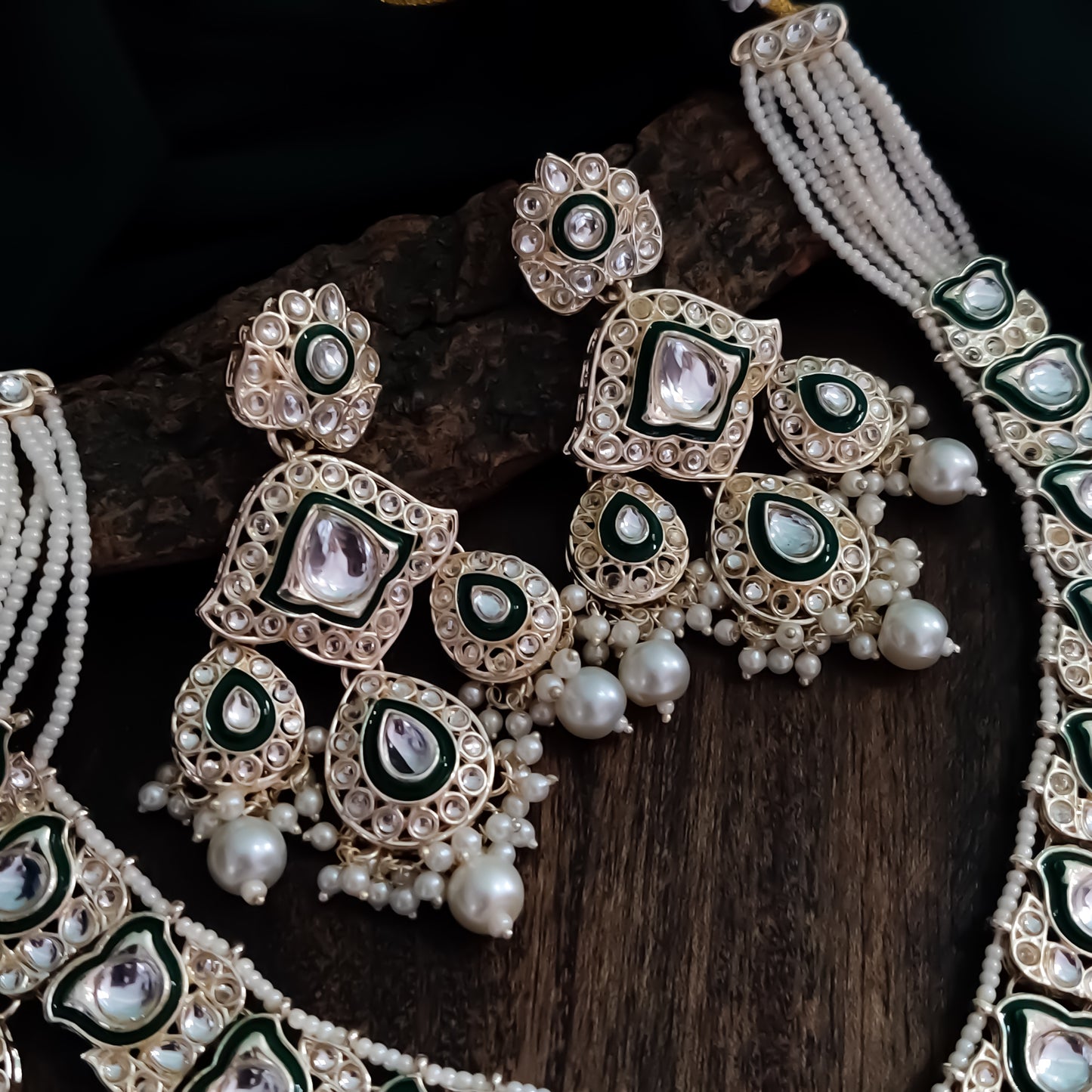 Niharika Kundan Necklace Set - Golden