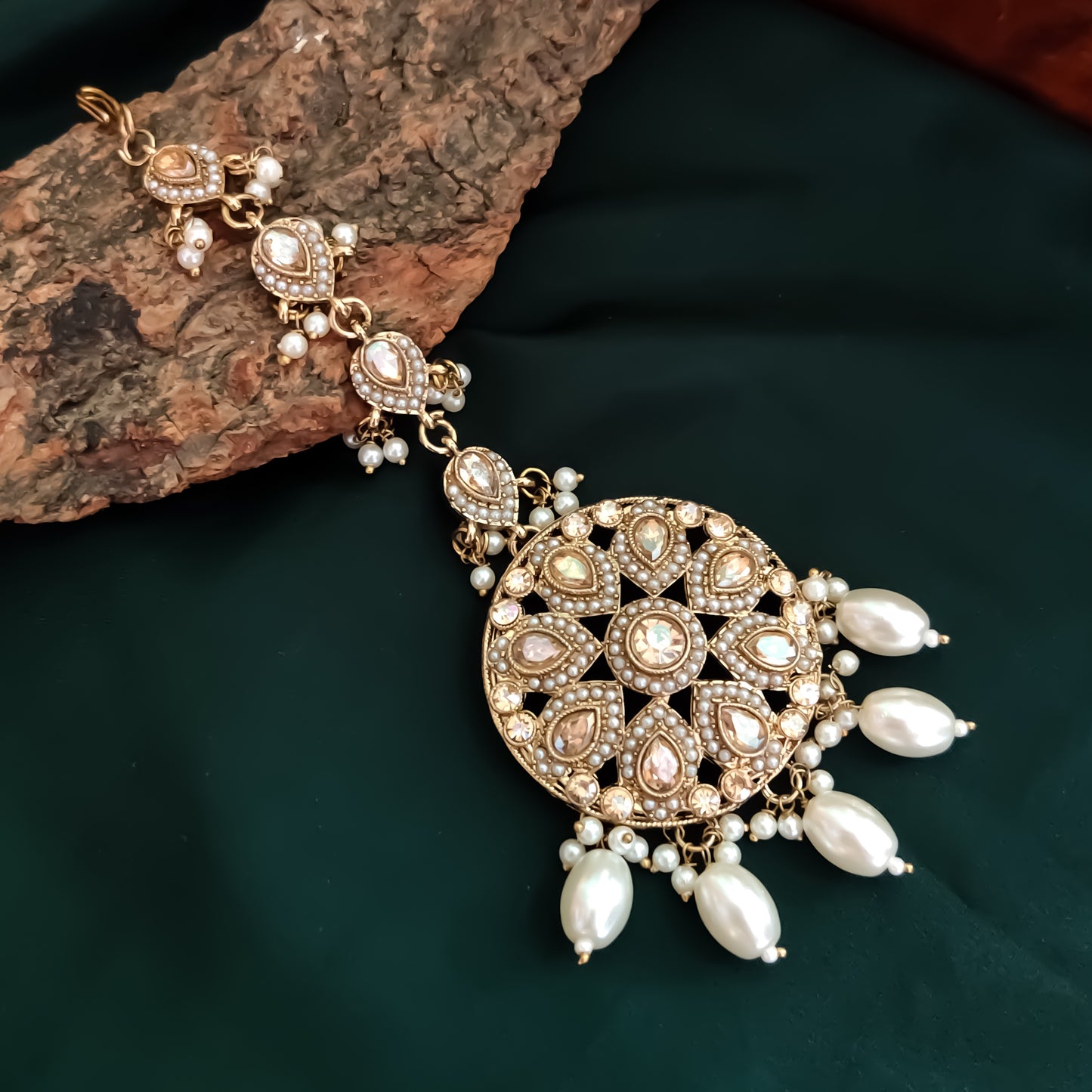 Saisha Royal Jadau Necklace Set - Golden