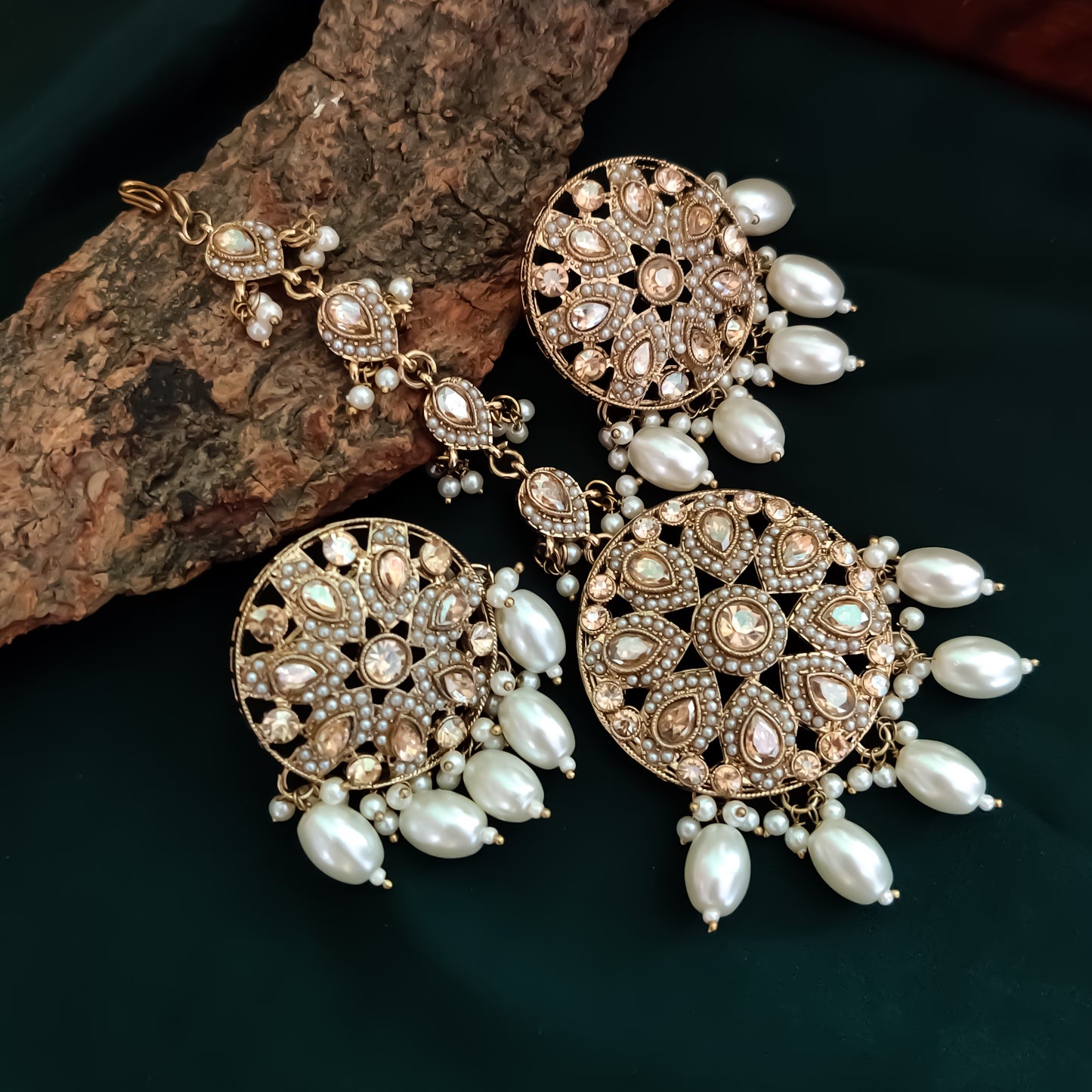 Saisha Royal Jadau Necklace Set - Golden