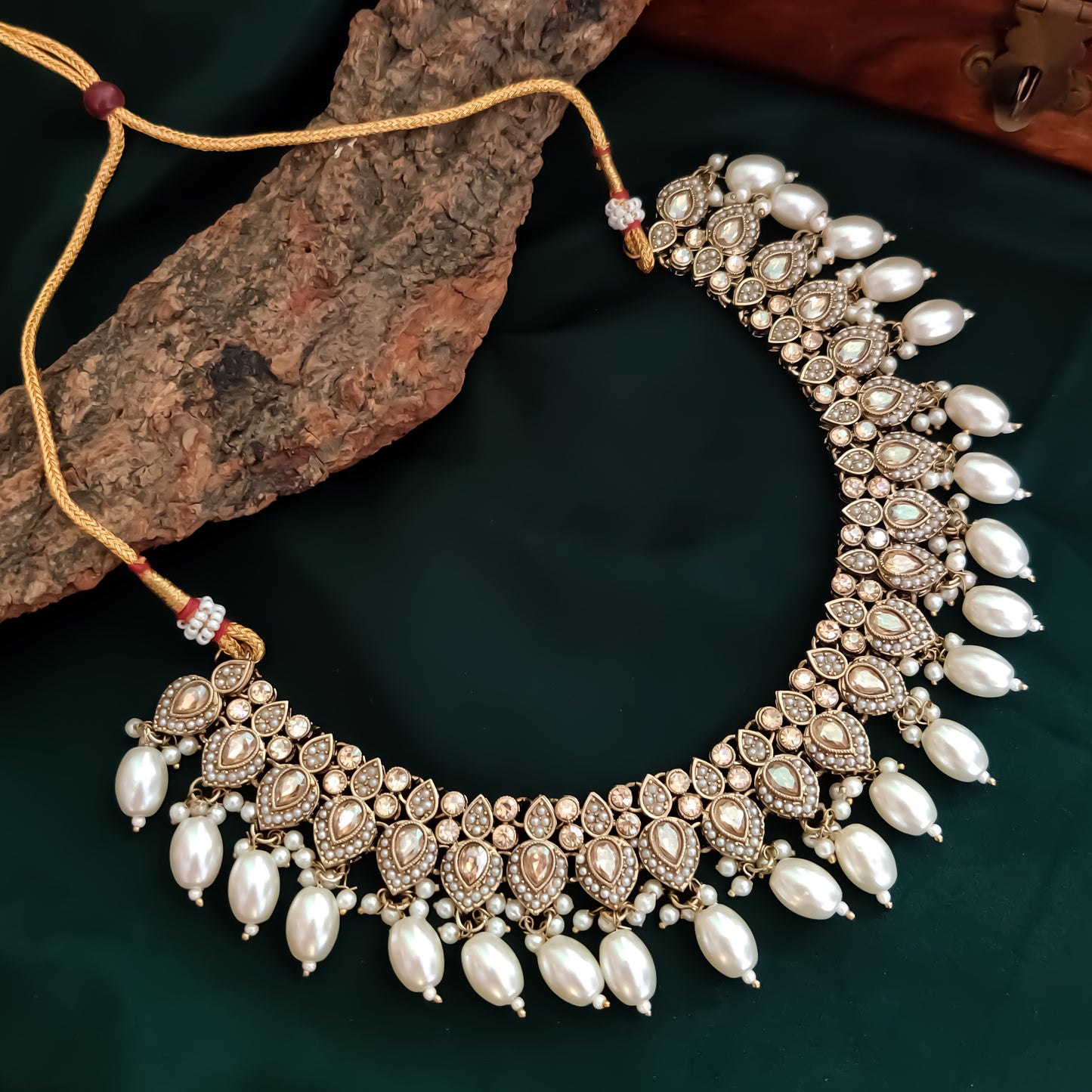 Saisha Royal Jadau Necklace Set - Golden