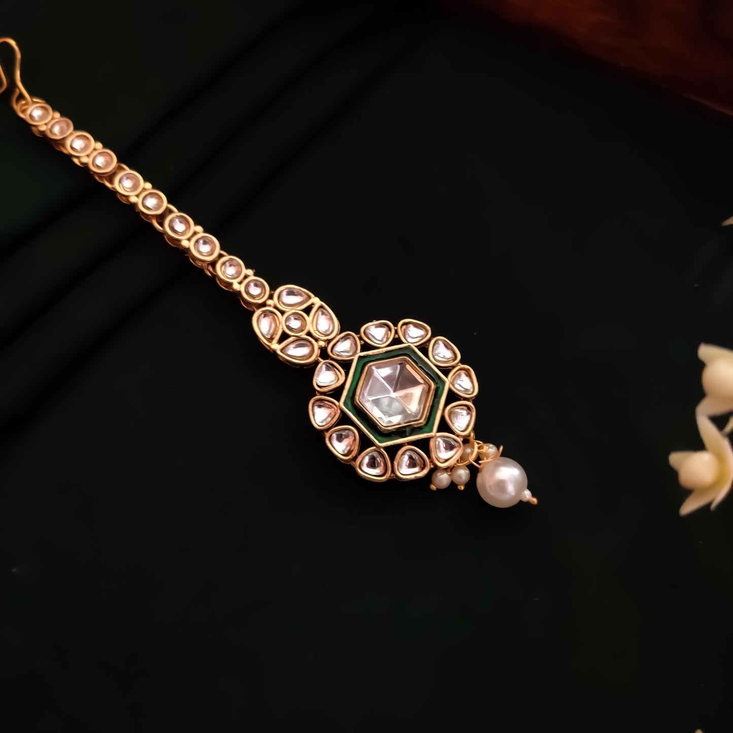 Naurani Kundan Maang Teeka
