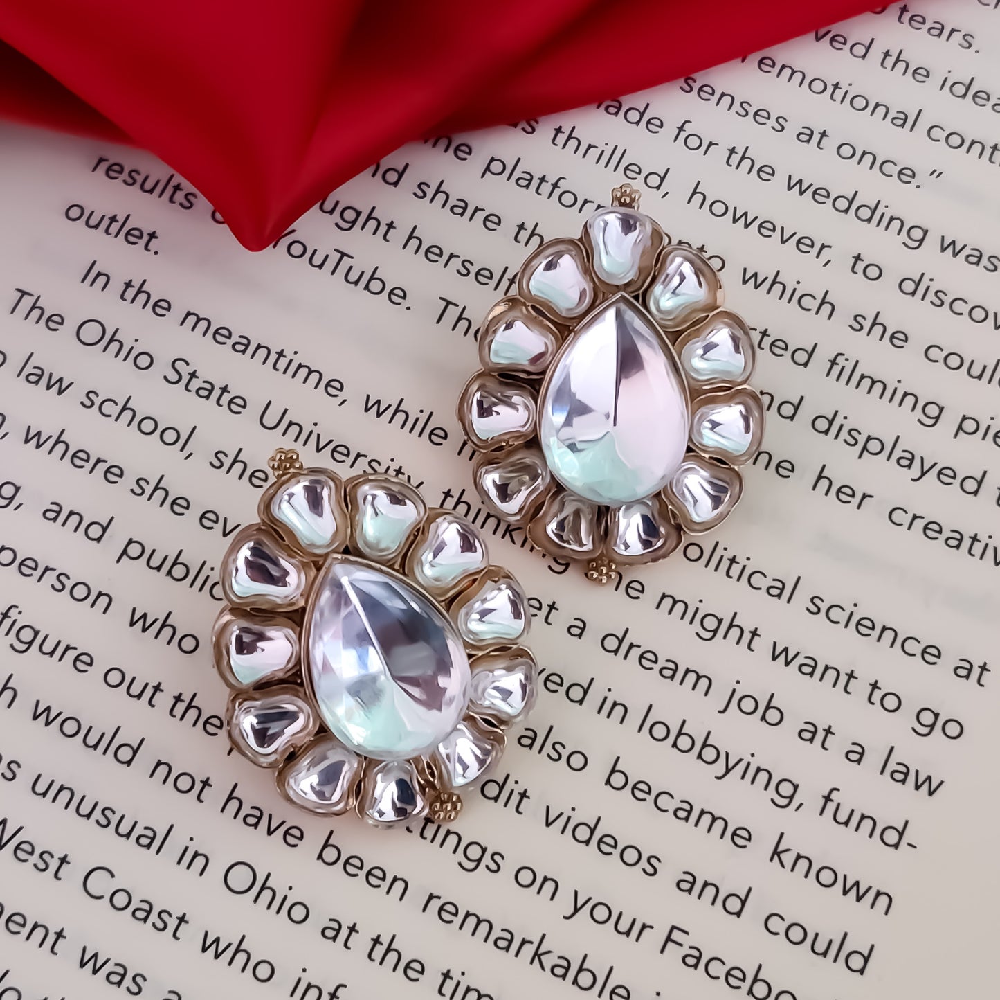 Nibedita Kundan Stud Earring - Golden