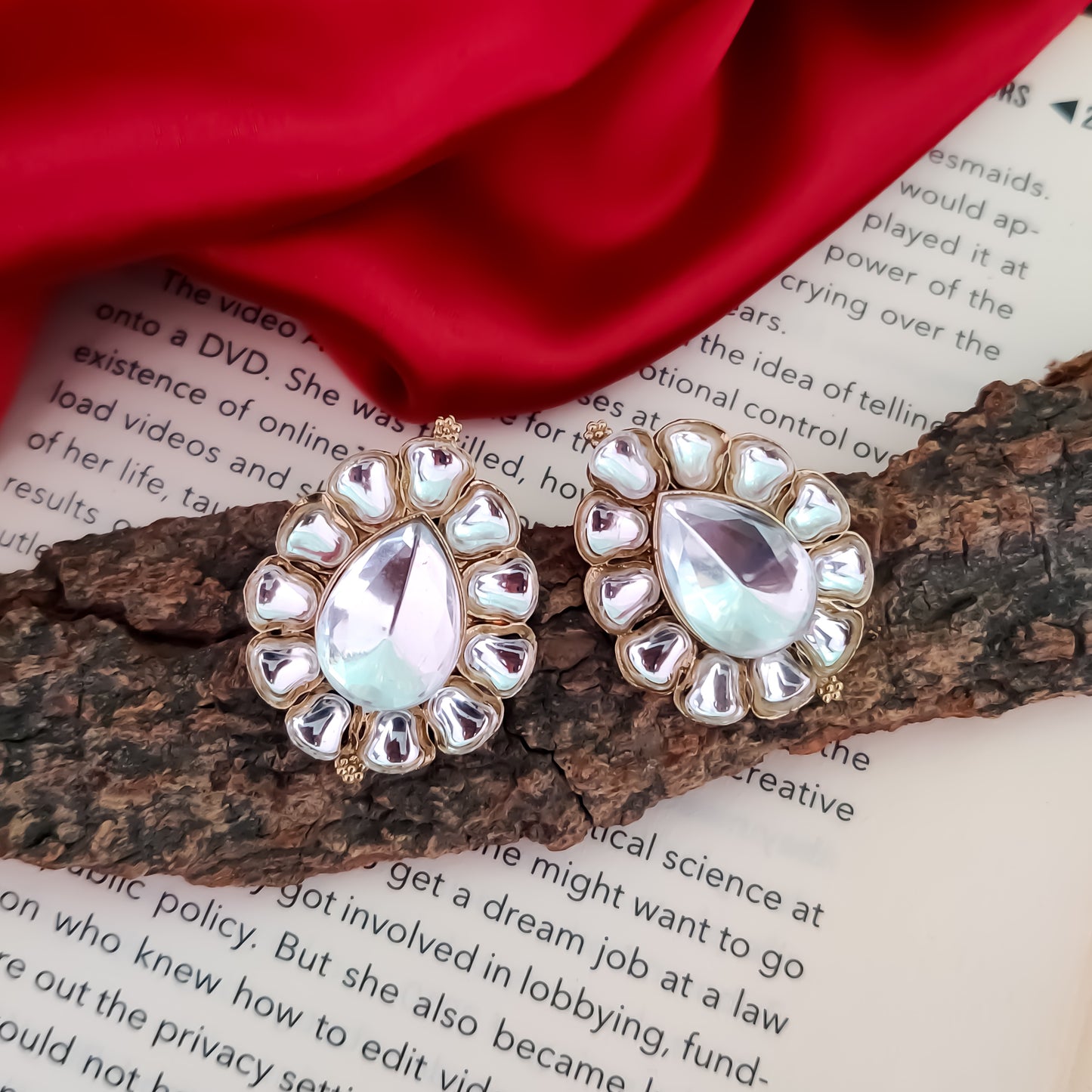 Nibedita Kundan Stud Earring - Golden