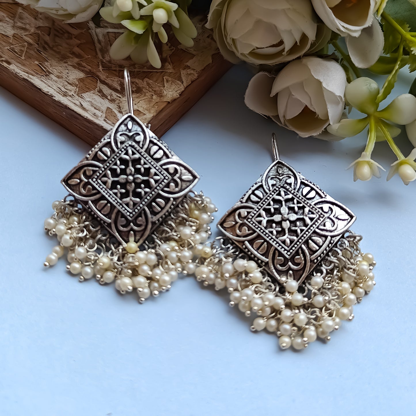 Insa Pearl Drop Silver Hanging Earrings