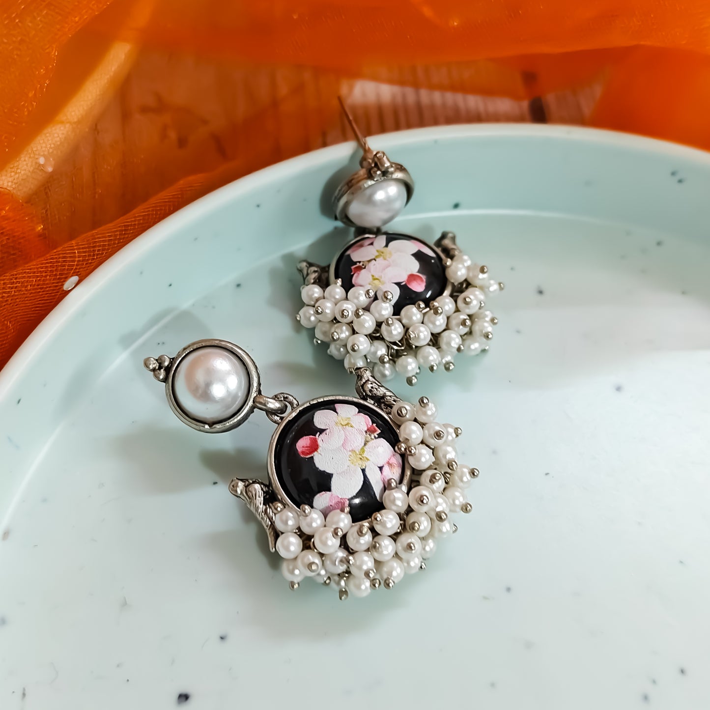 Floral Pearl Earring- Black