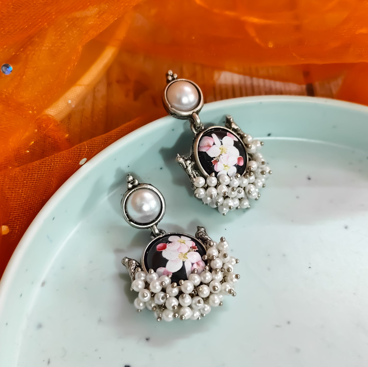 Floral Pearl Earring- Black