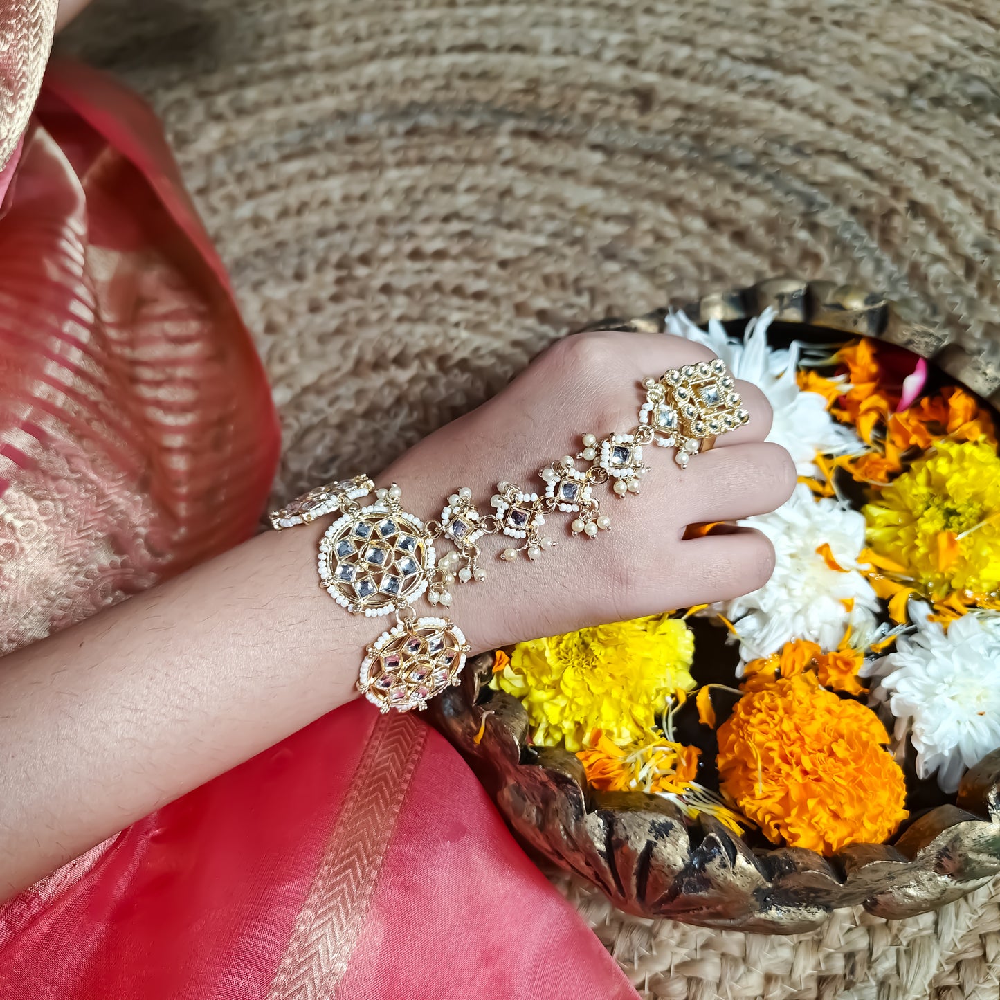 Sheena Dabi Kundan Haathphool ( Suitable for size upto 2.8)
